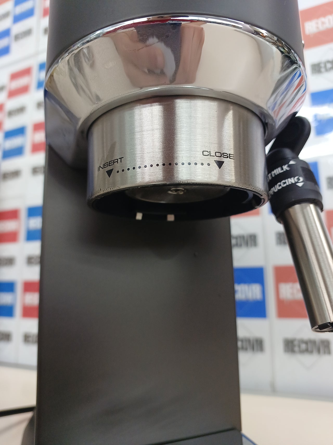 Cafetera espresso bomba acero inox 1,3 L – De’Longhi