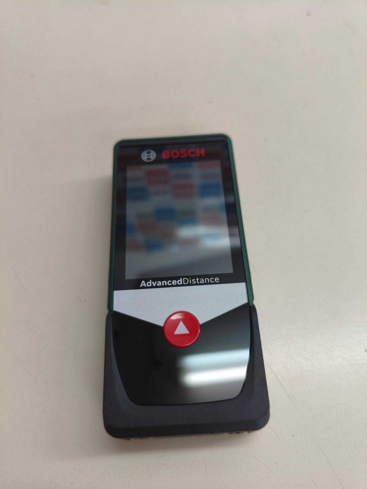 Medidor láser Bosch hasta 50 m con pantalla táctil