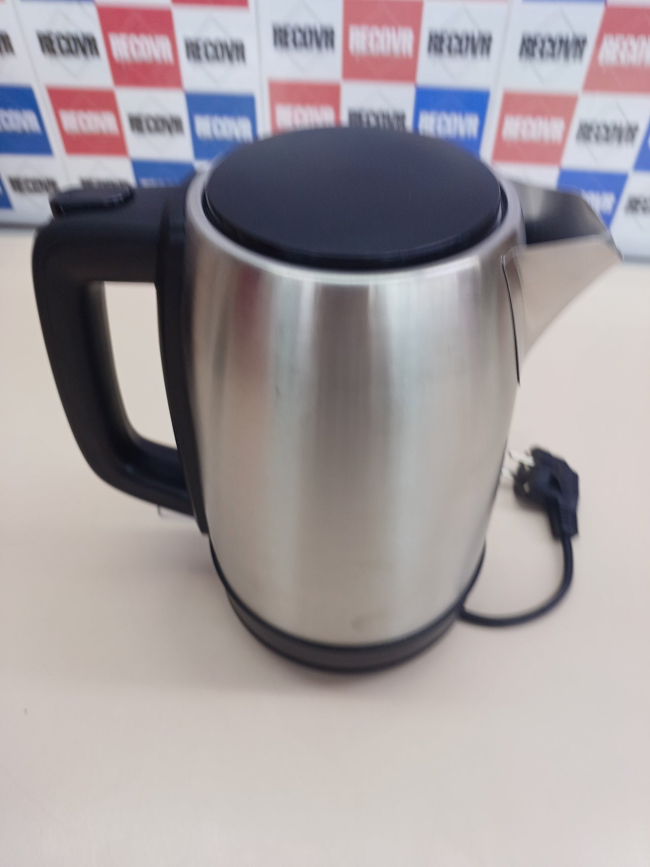 Hervidor Agua - 1.7L, Tapa Resorte, Indicador Luminoso, Acero Inox, Base con Giro. Philips