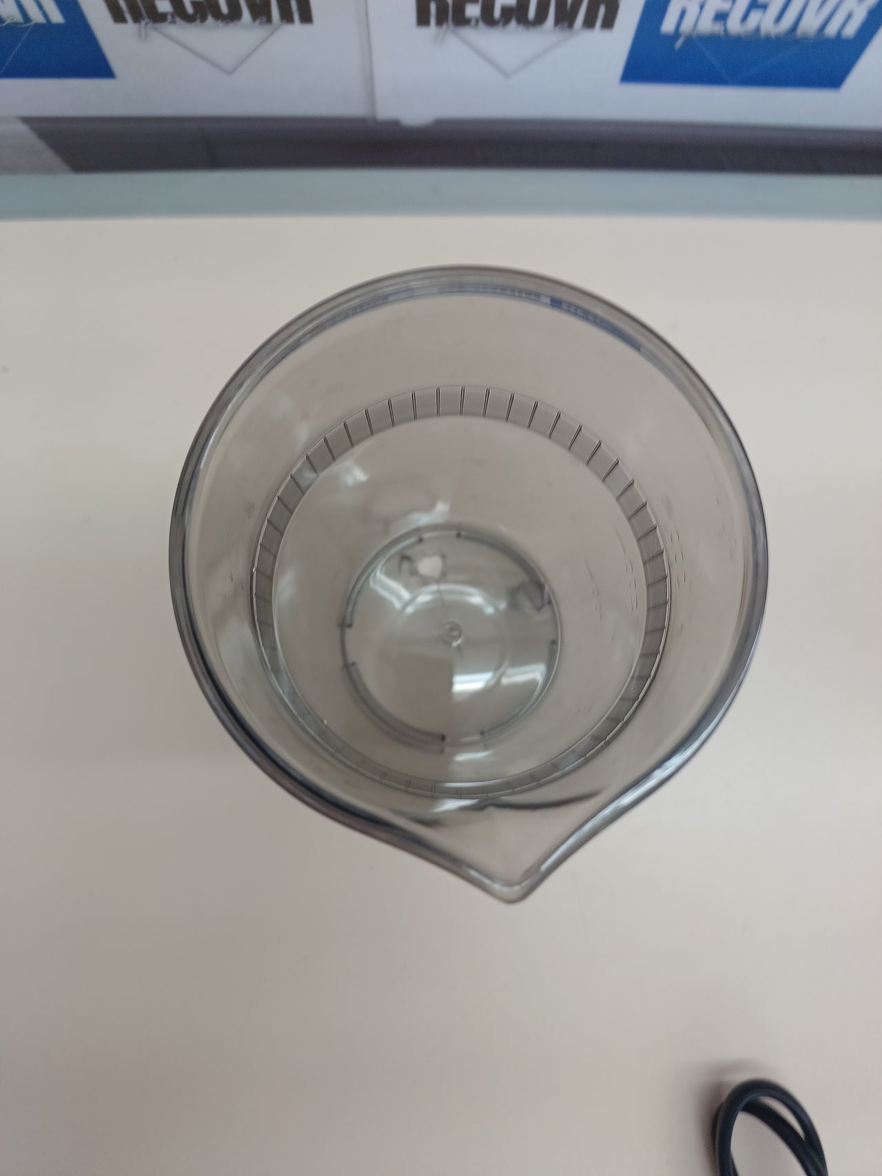 Extractor de jugos lento compacto fácil limpieza Elite Gourmet