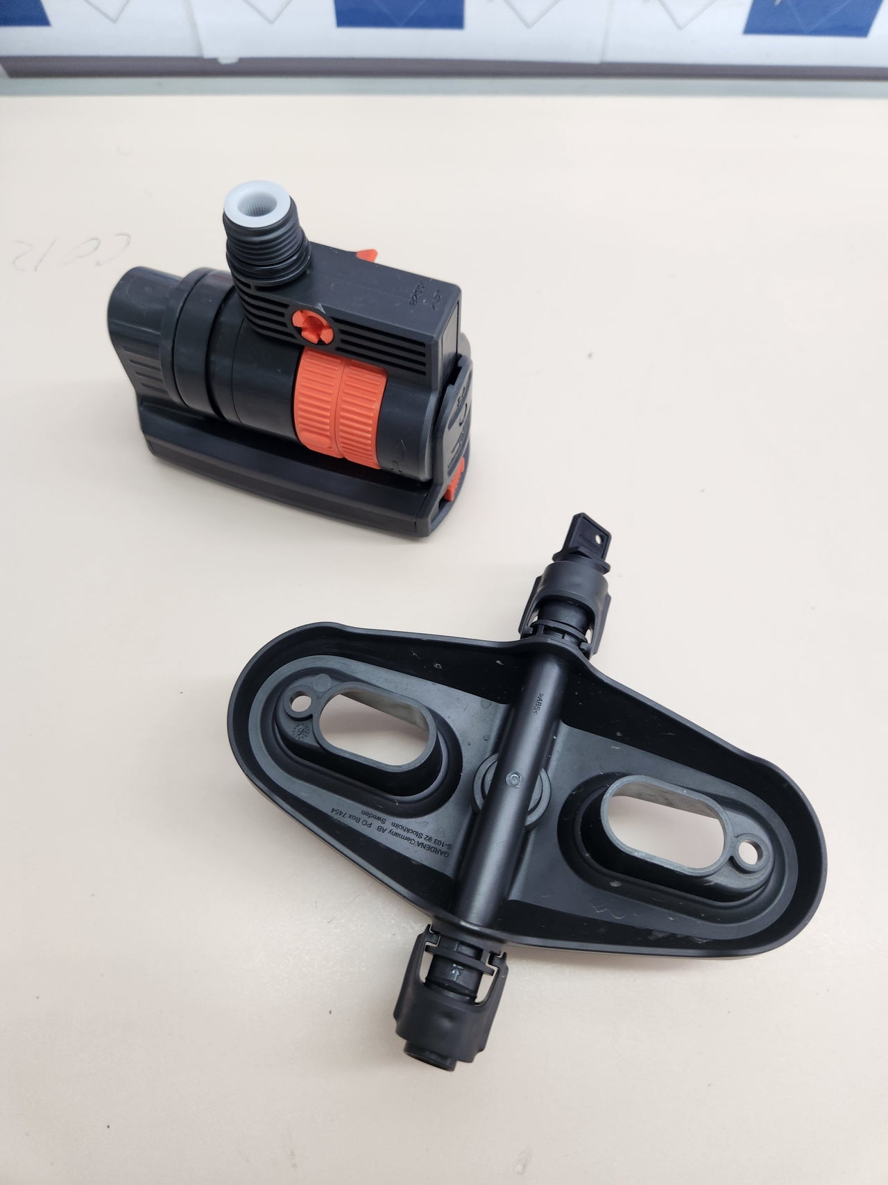 Sistema Micro-Drip aspersor Cuadrado OS 90: Aspersor para el Sistema de riego automático, Ajustable a Superficies cuadradas de hasta 90 m², técnica de conexión Quick & Easy (13325-20)Gardena