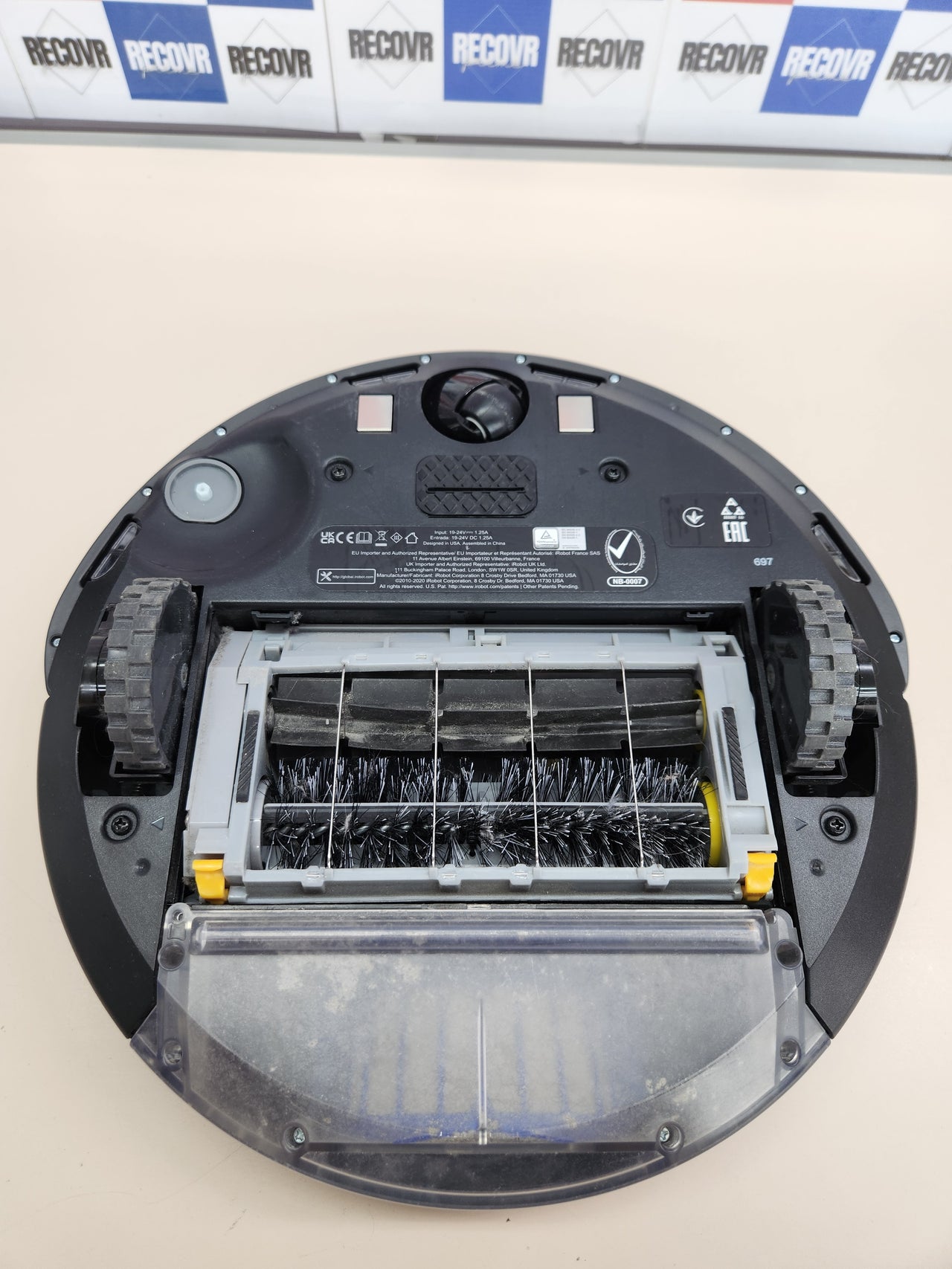 iRobot Roomba 697 - Aspiradora para Robot de Color Gris Claro, Negro se Adapta a Amazon Alexa, se Adapta a Google H