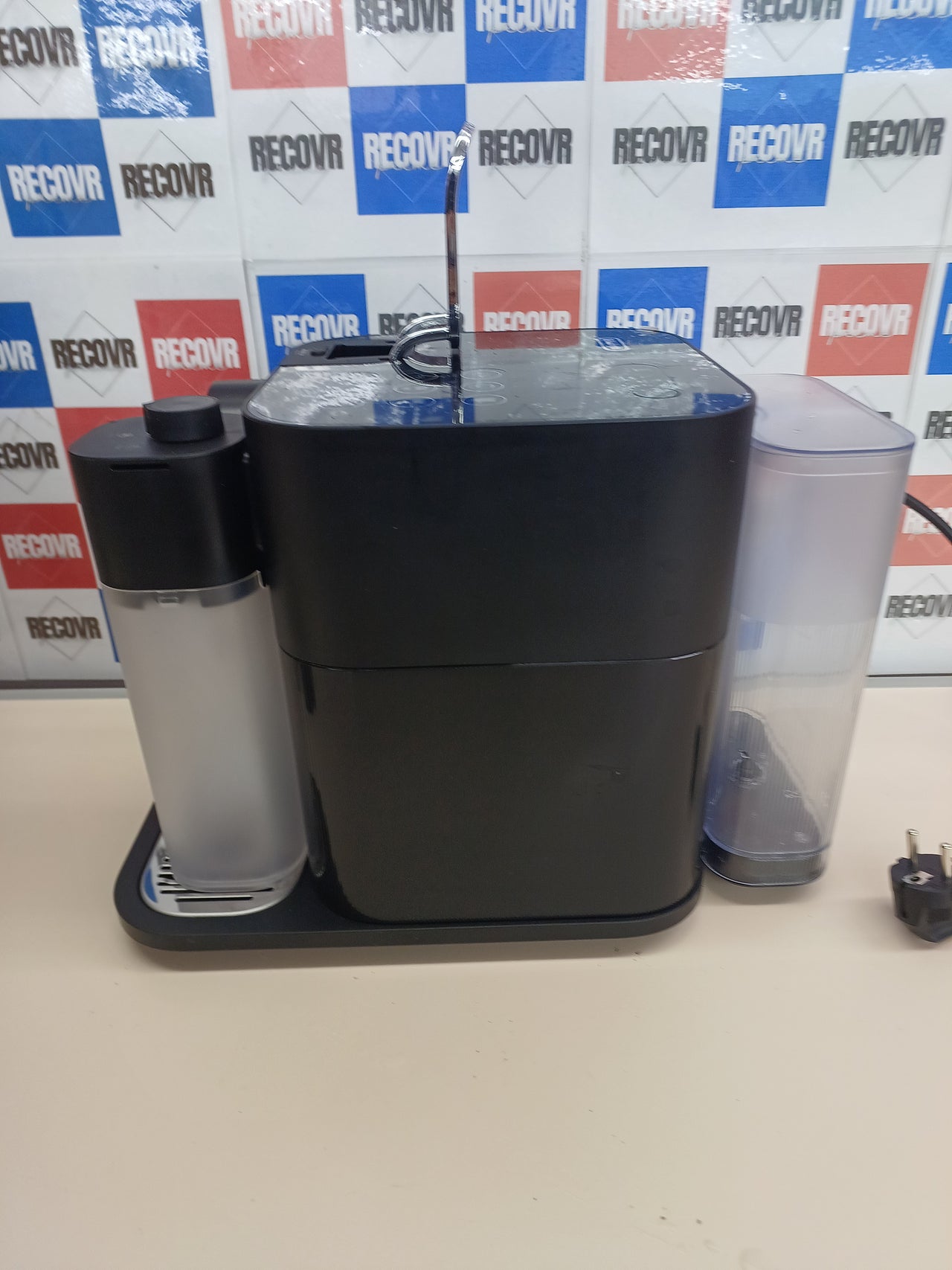 Cafetera cápsulas 19 bar con espuma automática - Nespresso