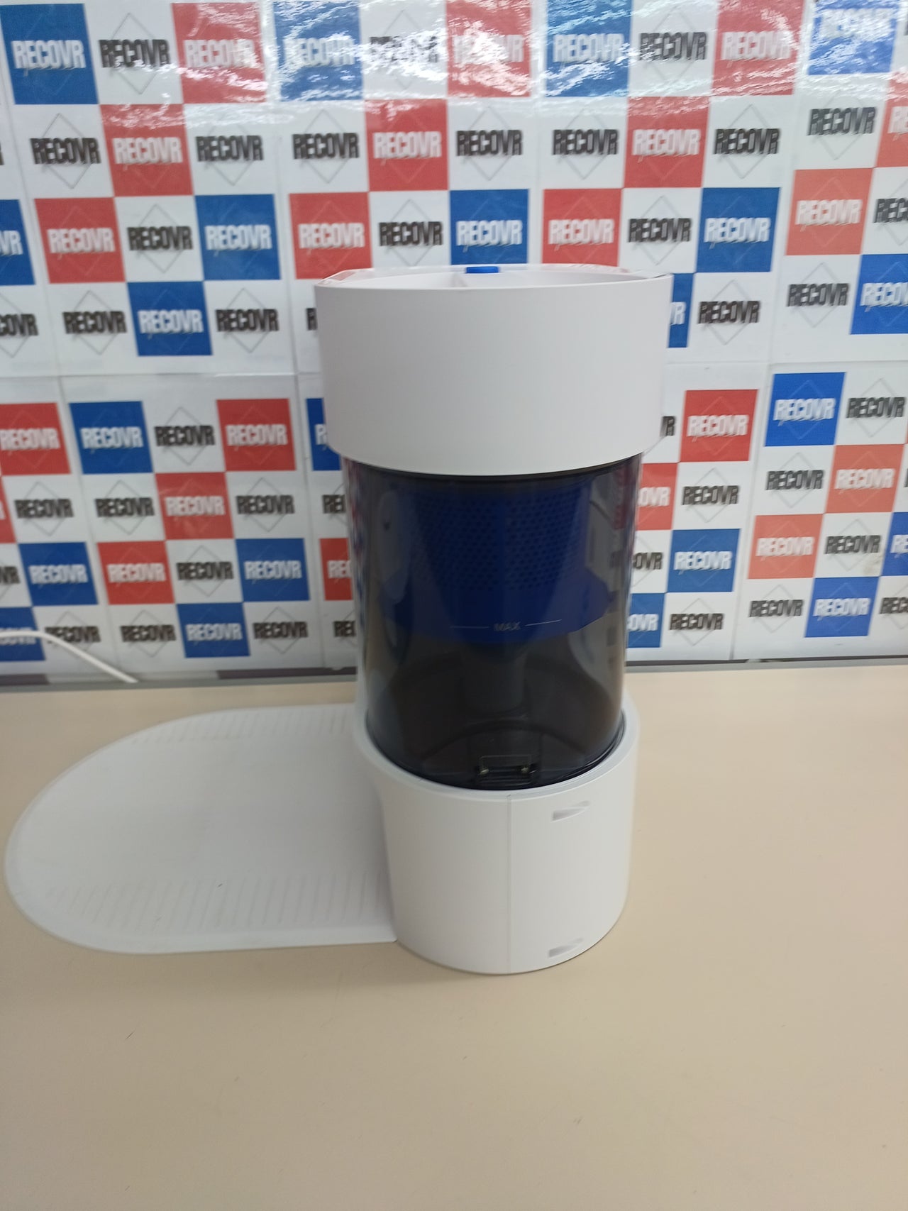 Robot aspirador y fregona con base autovaciado Ecovacs