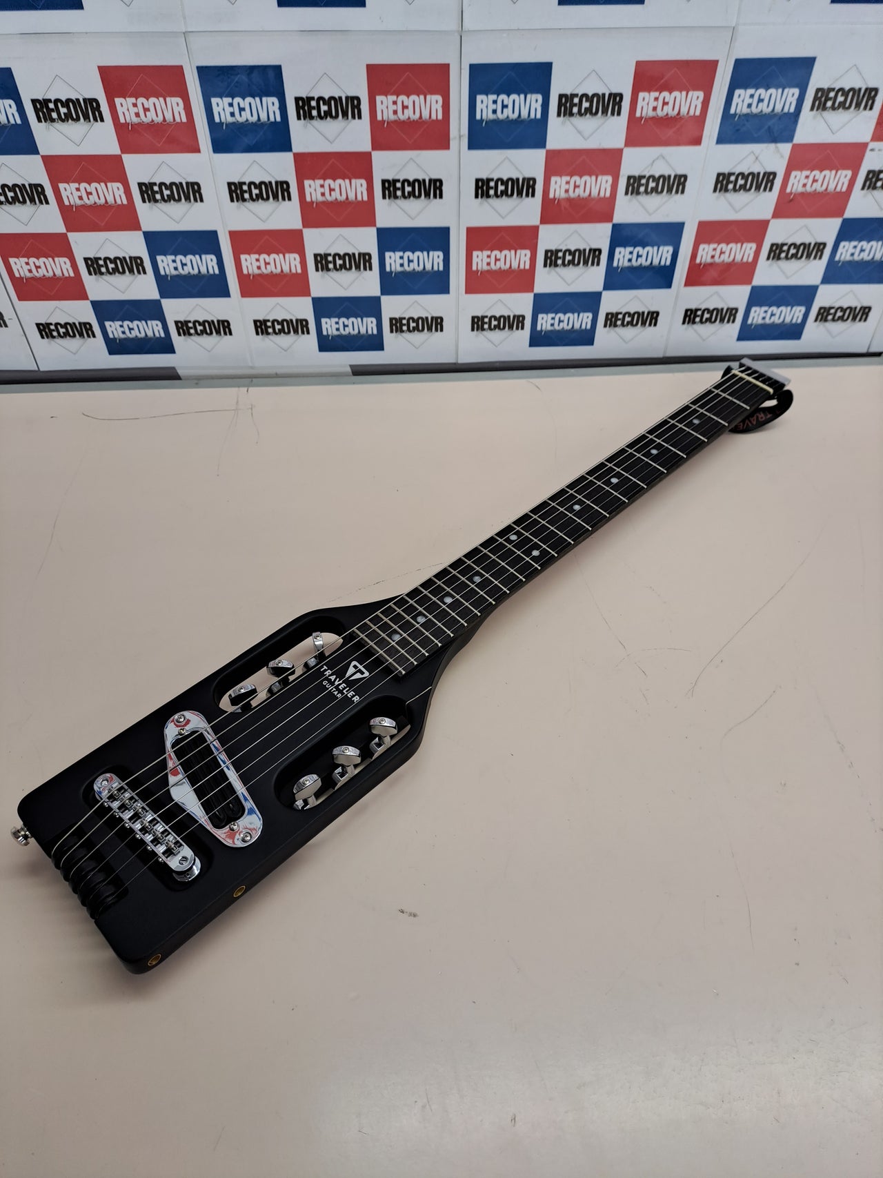 Guitarra eléctrica ultraligera compacta negro mate