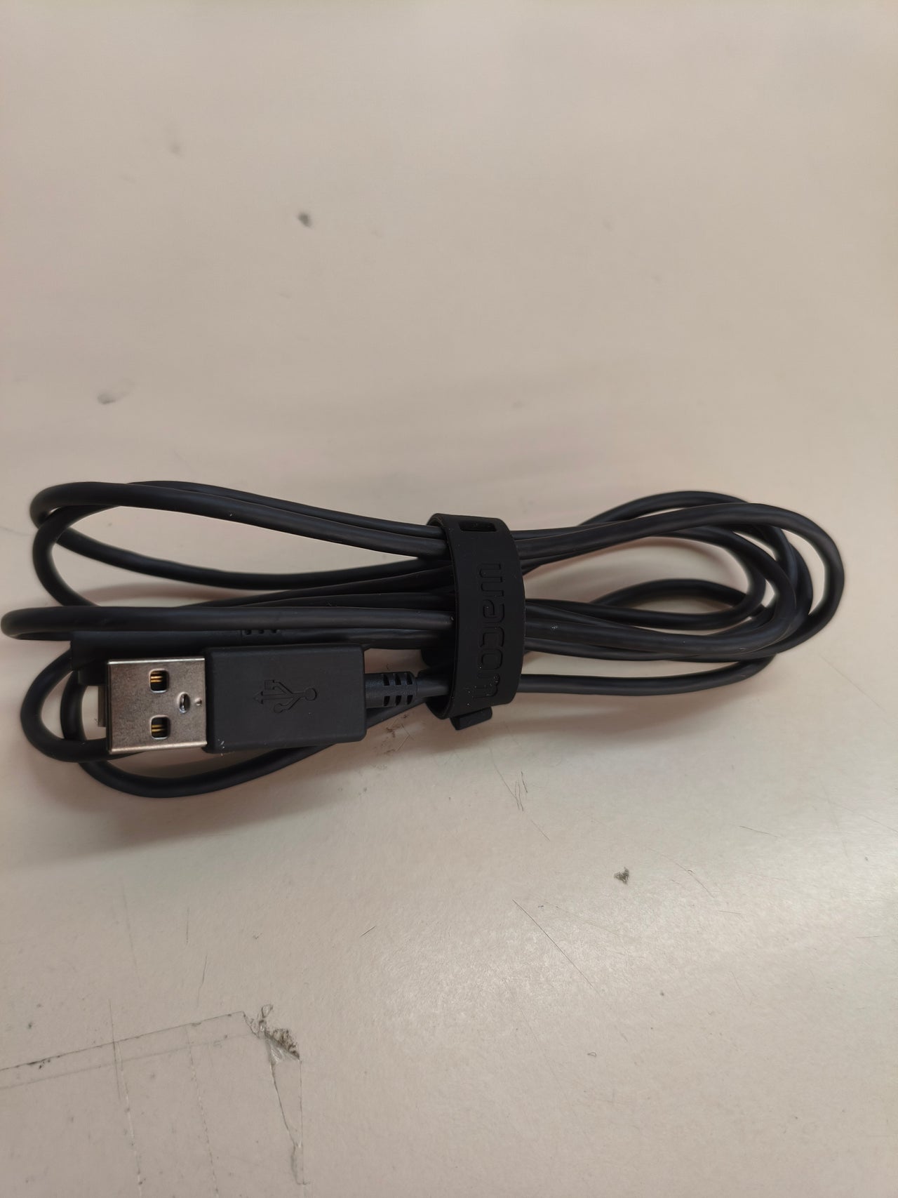 Wacom Intuos Medium, tableta gráfica, lápiz sensible, negra