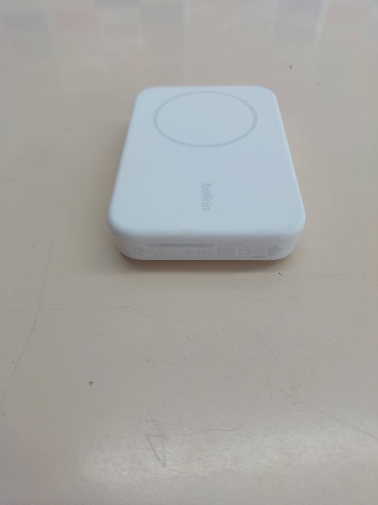 Powerbank inalámbrica 8000 mAh Qi2 con soporte - Belkin