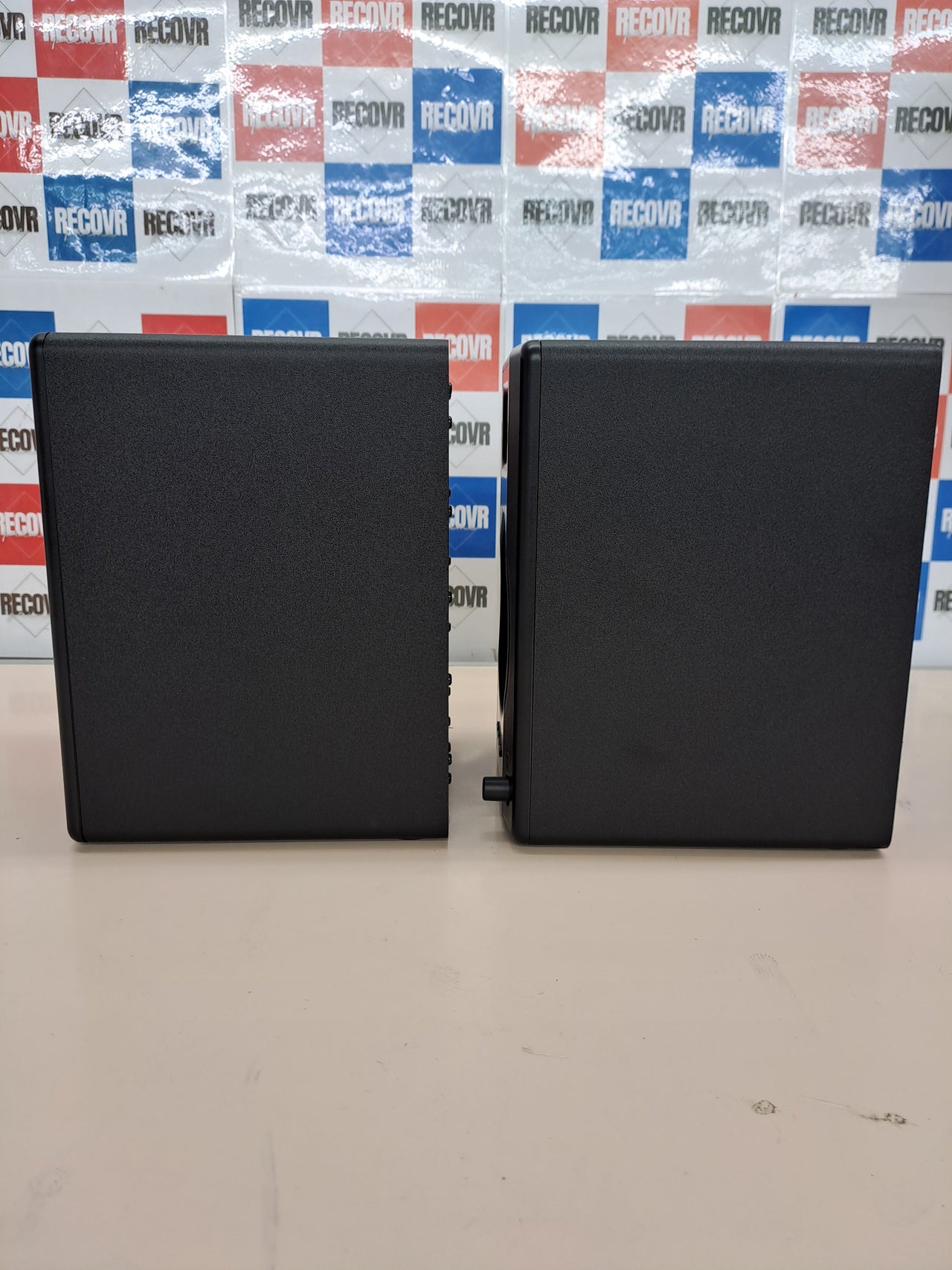 Monitores de estudio autoamplificados 120W