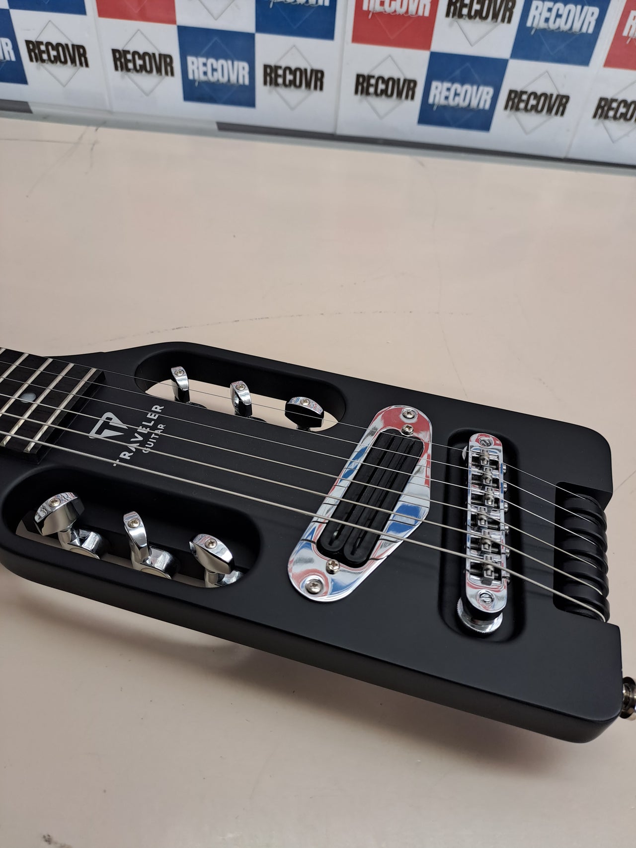 Guitarra eléctrica ultraligera compacta negro mate