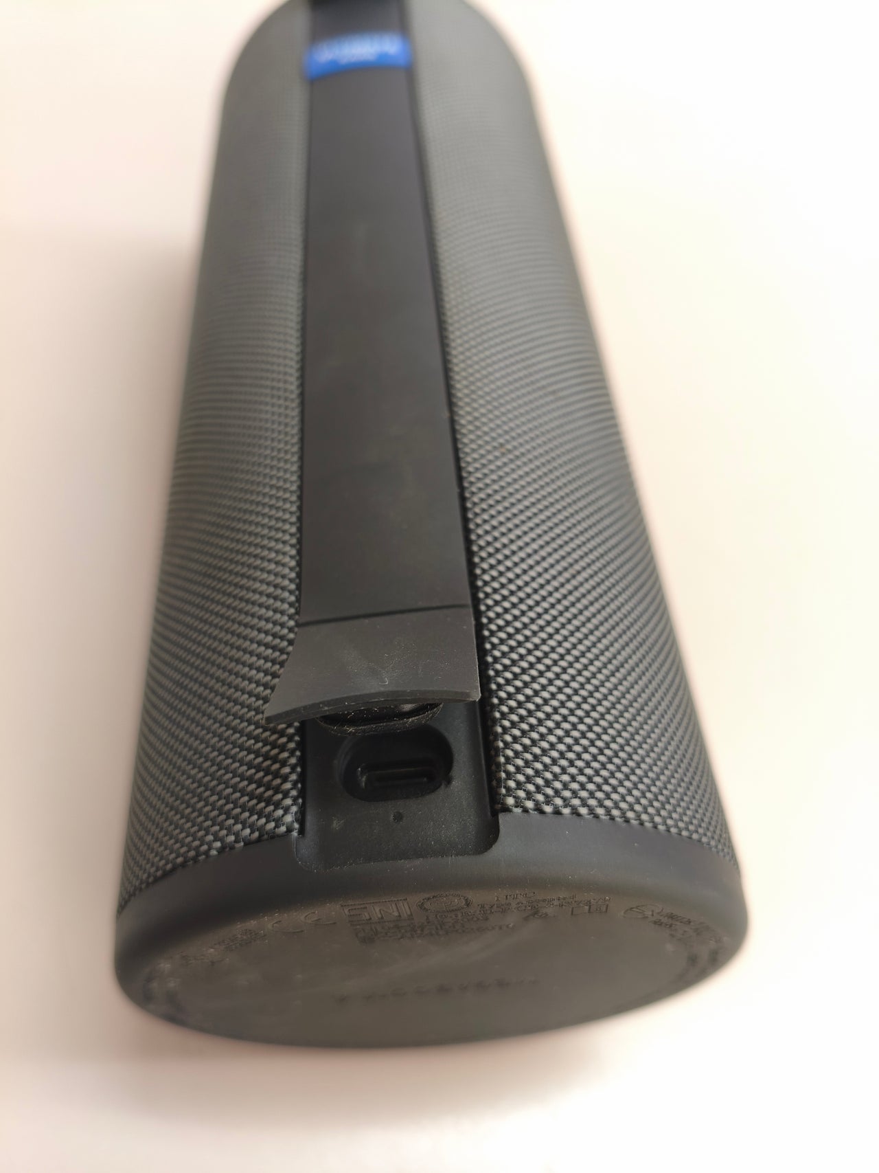 UE Megaboom 4, altavoz Bluetooth portátil, impermeable