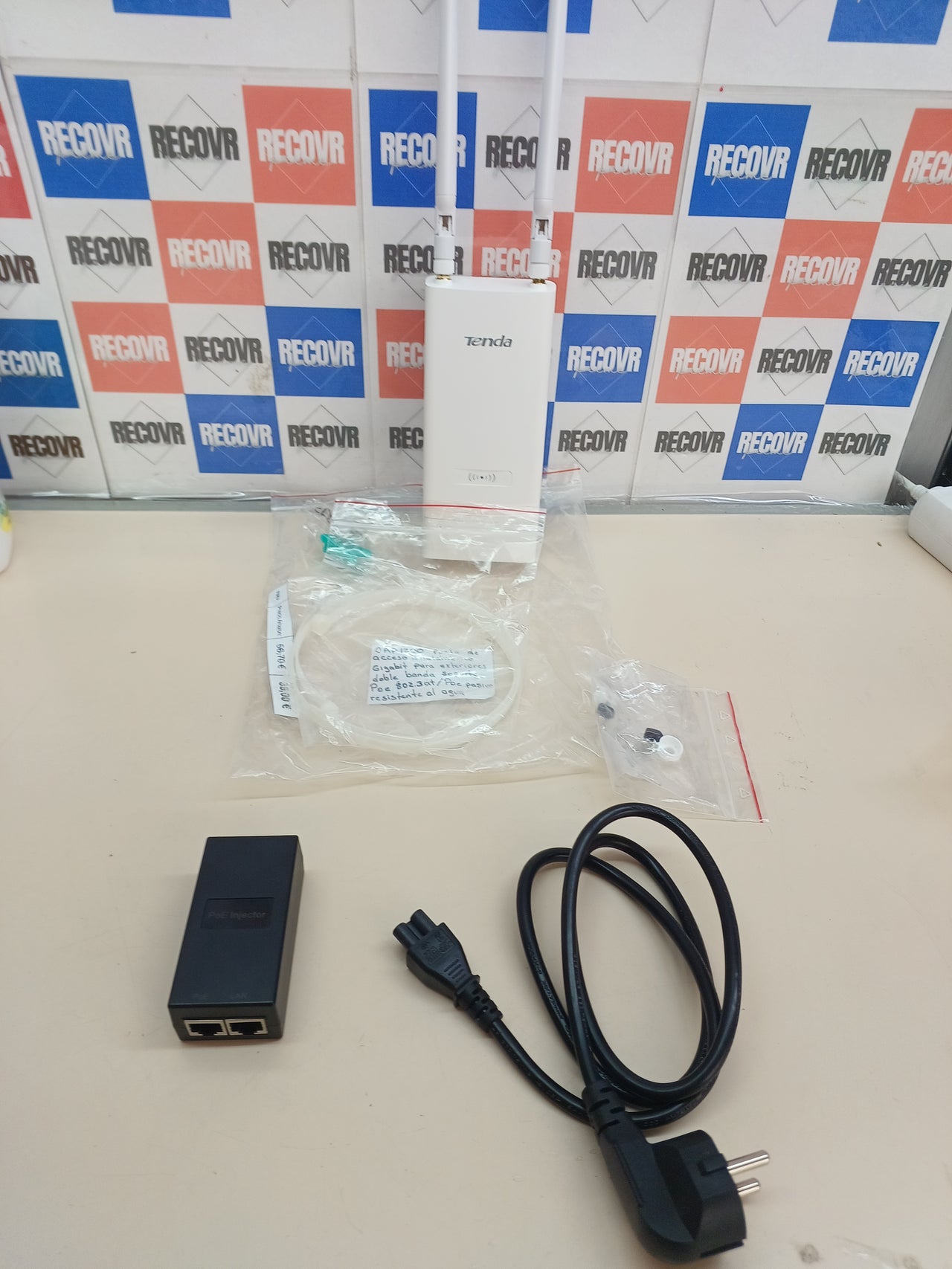 Punto de acceso Wi-Fi exterior Tenda OAP1200 AC1200