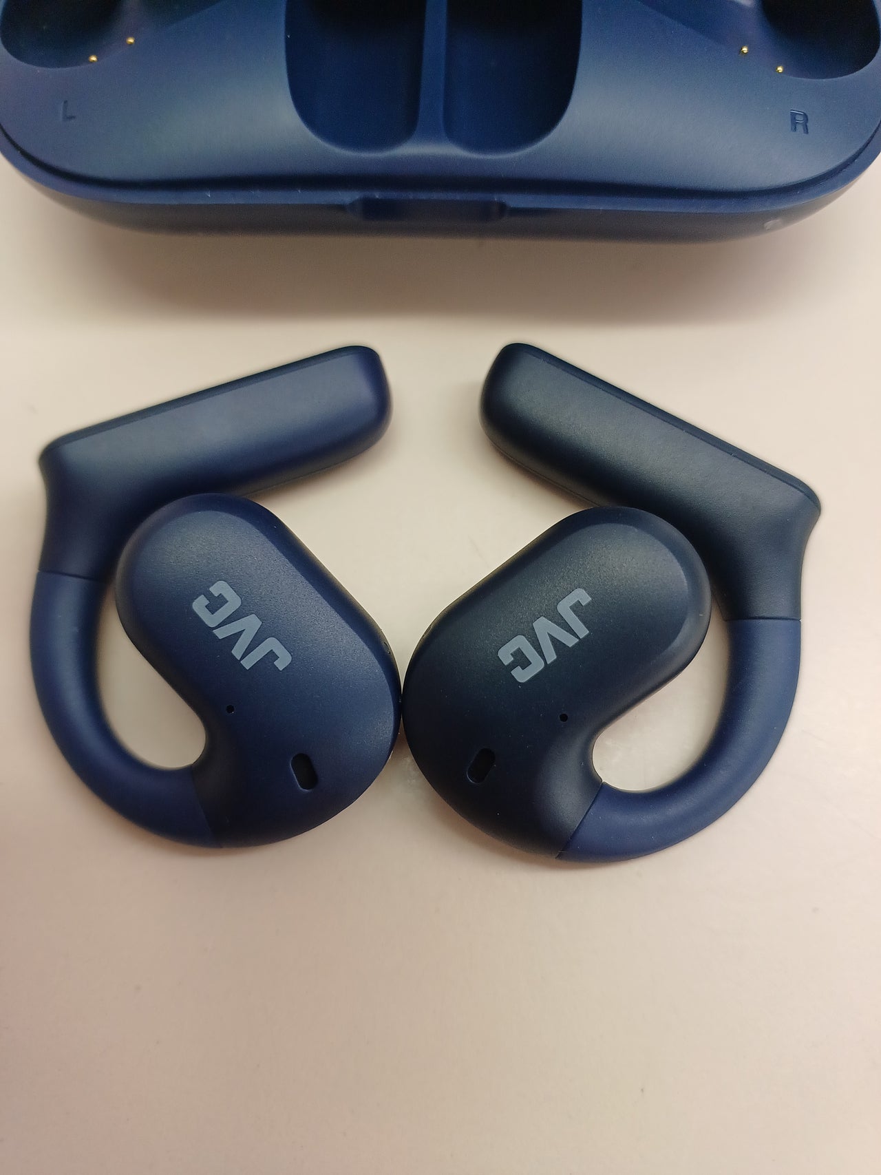 JVC Nearphones HA-NP35T-A, True Wireless Earbuds, Open Ear Design, IPX4, Mikrofon-Muting, 17 Std. Laufzeit, BT 5.1, (Blau)