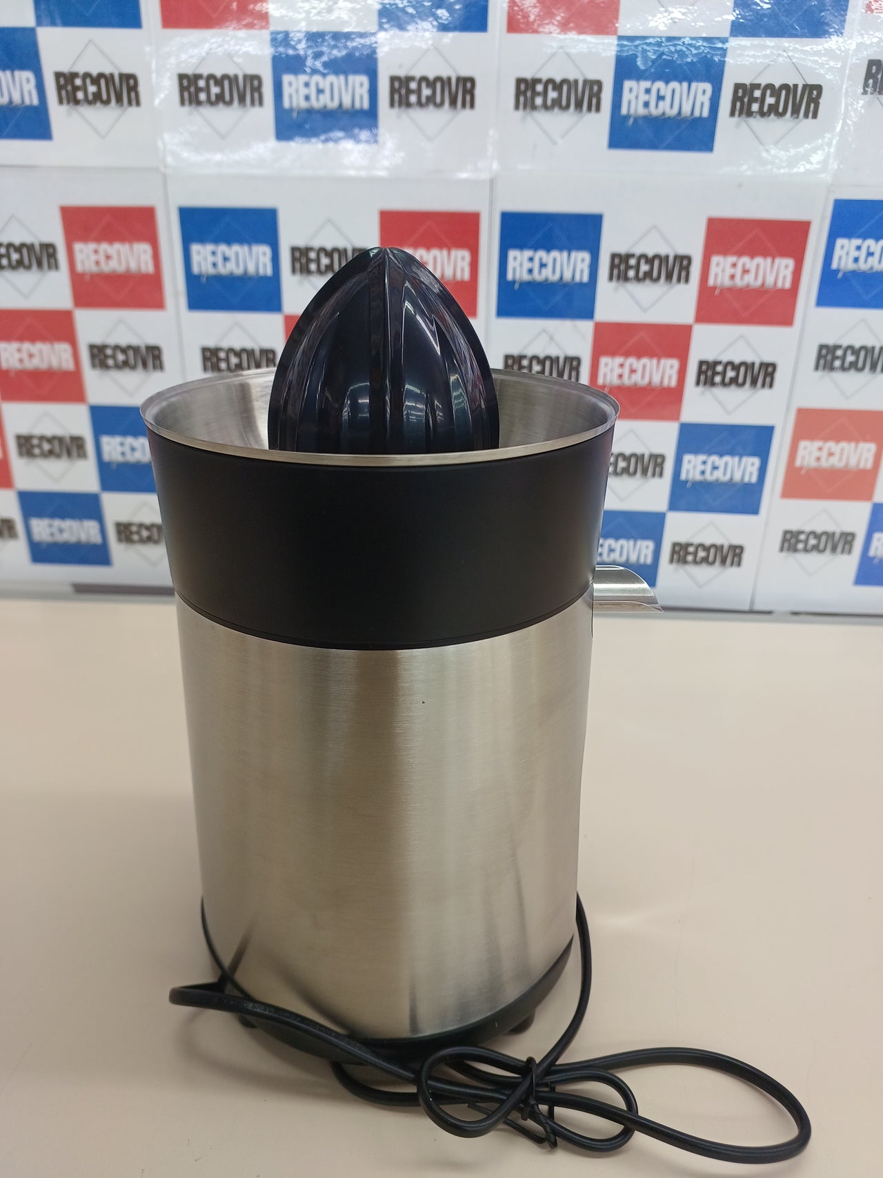 Exprimidor 85W acero inoxidable con 2 conos WMF