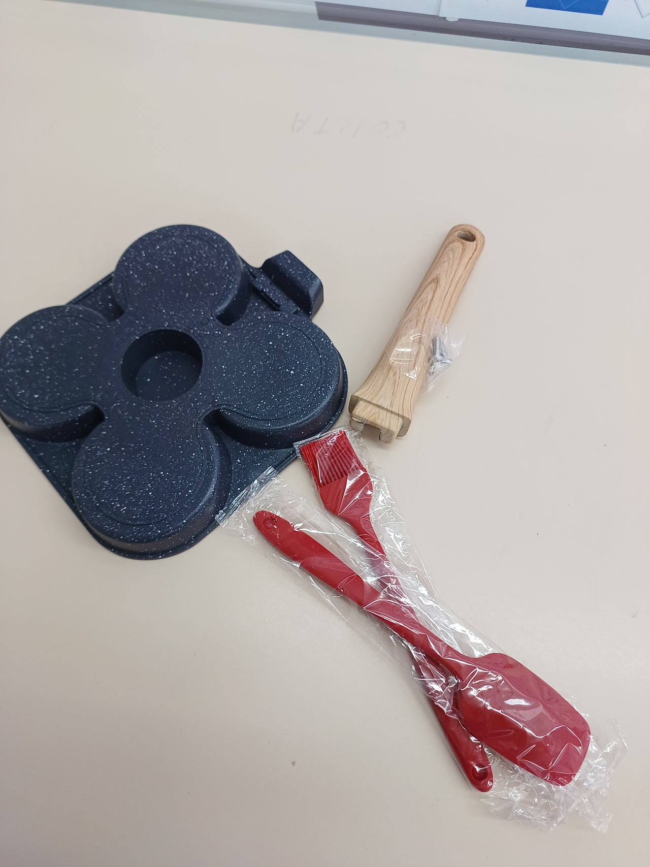 Sartén 4 Cavidades para Tortitas y Huevos, Antiadherente, Apta para Inducción, Aluminio – Color Negro Bobikuke