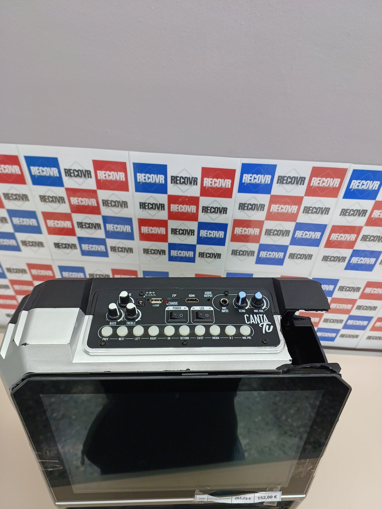 Sistema de audio y vídeo portátil Canta tu karaoke para llevar a cualquier lugar la diversión, se incluye un micrófono inalámbrico, adecuado de 8 a 99 años Giochi Preziosi, CTC06000