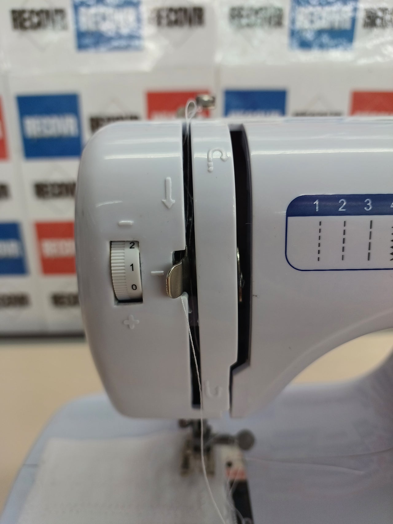 Máquina de Coser Tristar SM-6000