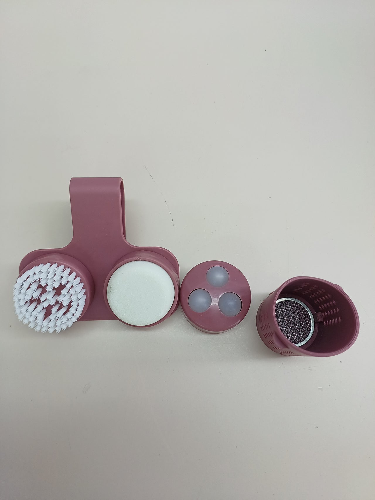 Beurer FB 35 Hidromasaje para Pies, 140 W, 3 funciones de masaje vibratorio, masaje con burbujas, calentamiento de agua, 16 imanes, aromaterapia, 41 x 38 x 17 cm, rojo y blanco