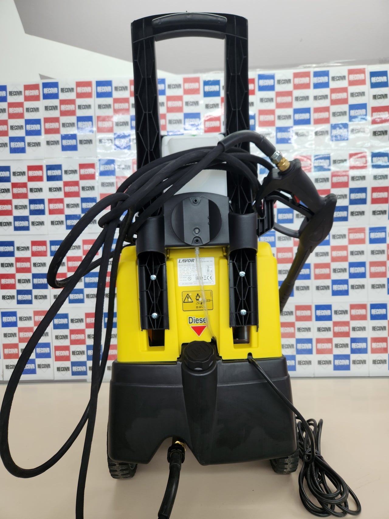Hidrolimpiadora 2500W Monofásica de Agua Caliente Lavor Rio-R Pro 1218 – 160 bar, 450 l/h,