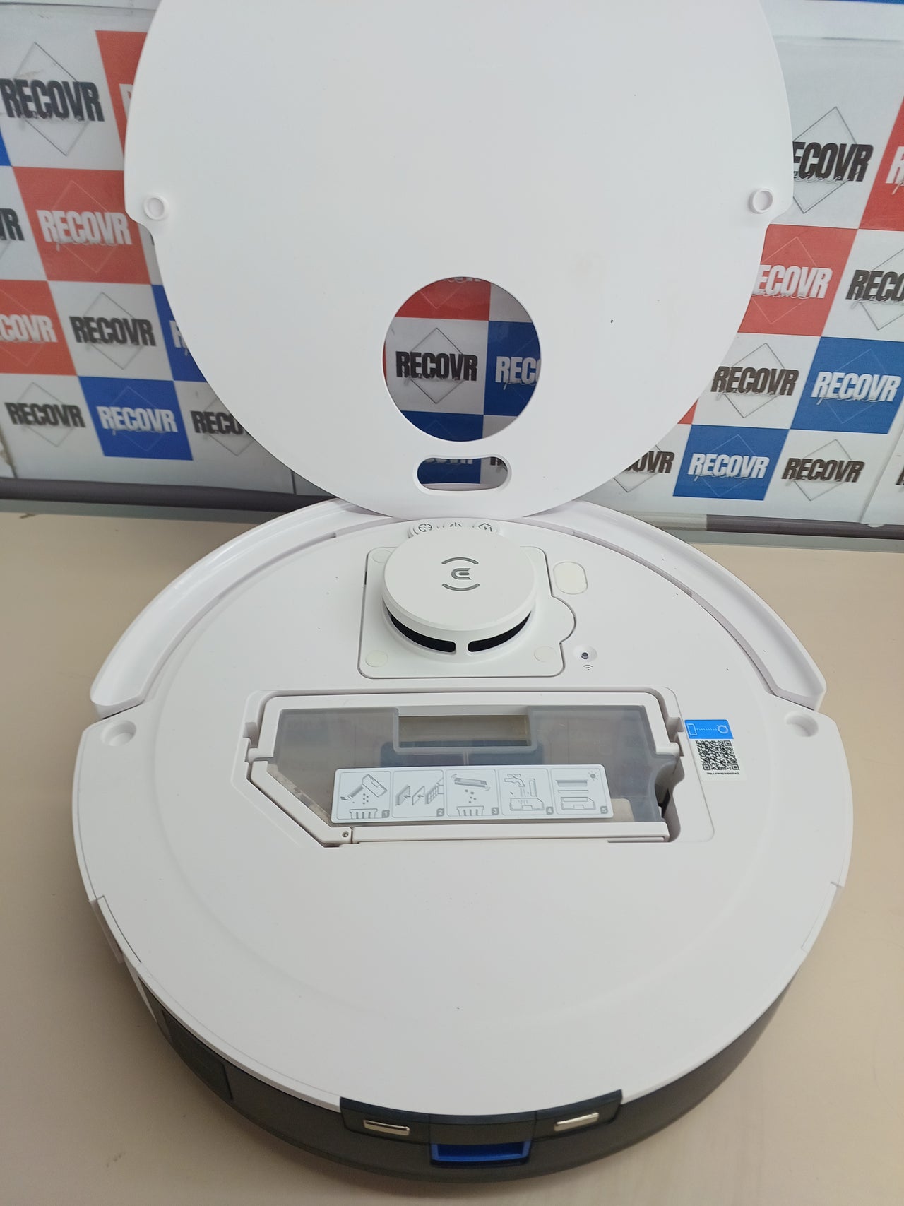 Robot aspirador y fregona con base autovaciado Ecovacs