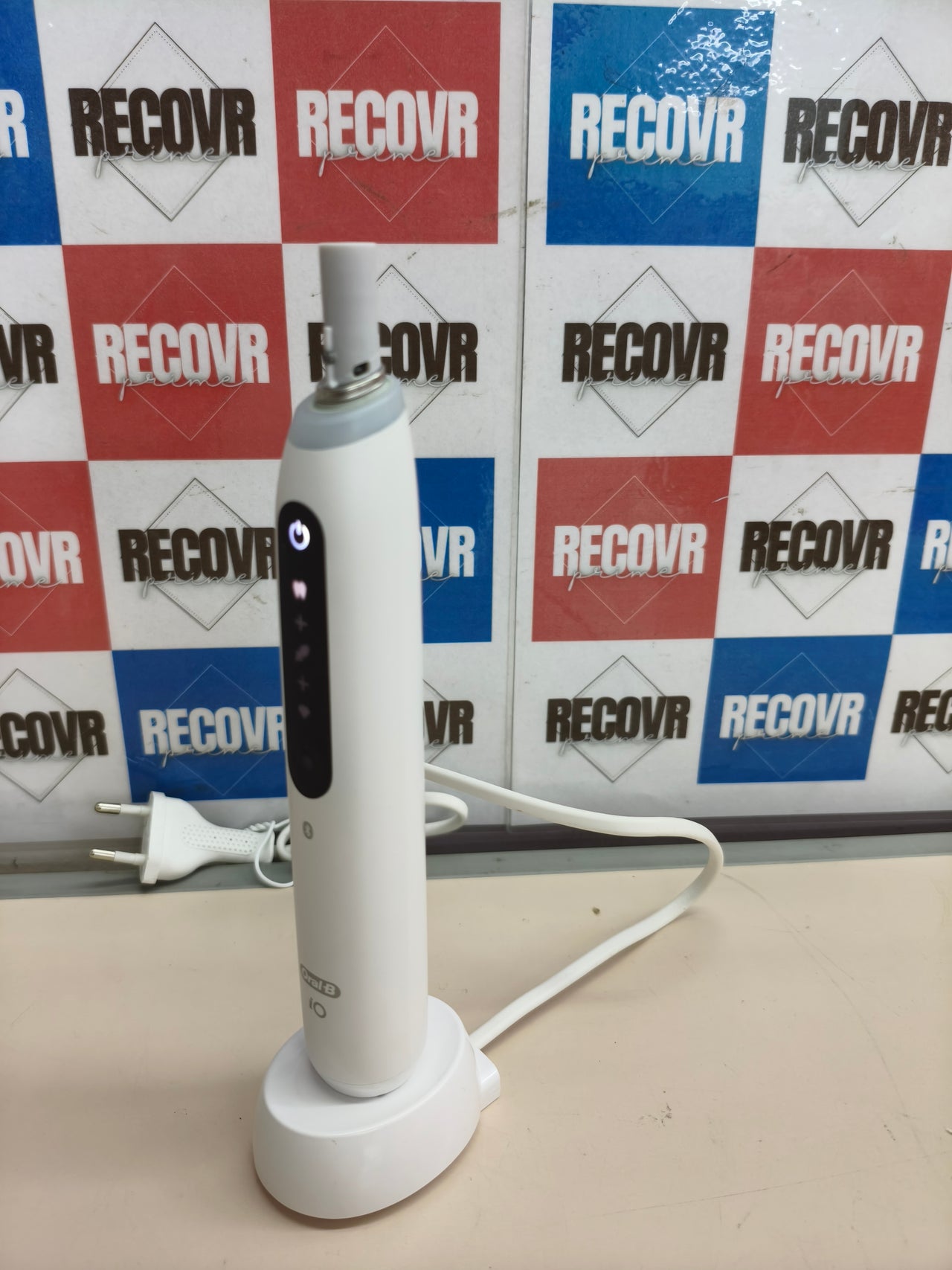 Cepillo de dientes eléctrico Oral-B iO 5 recargable.