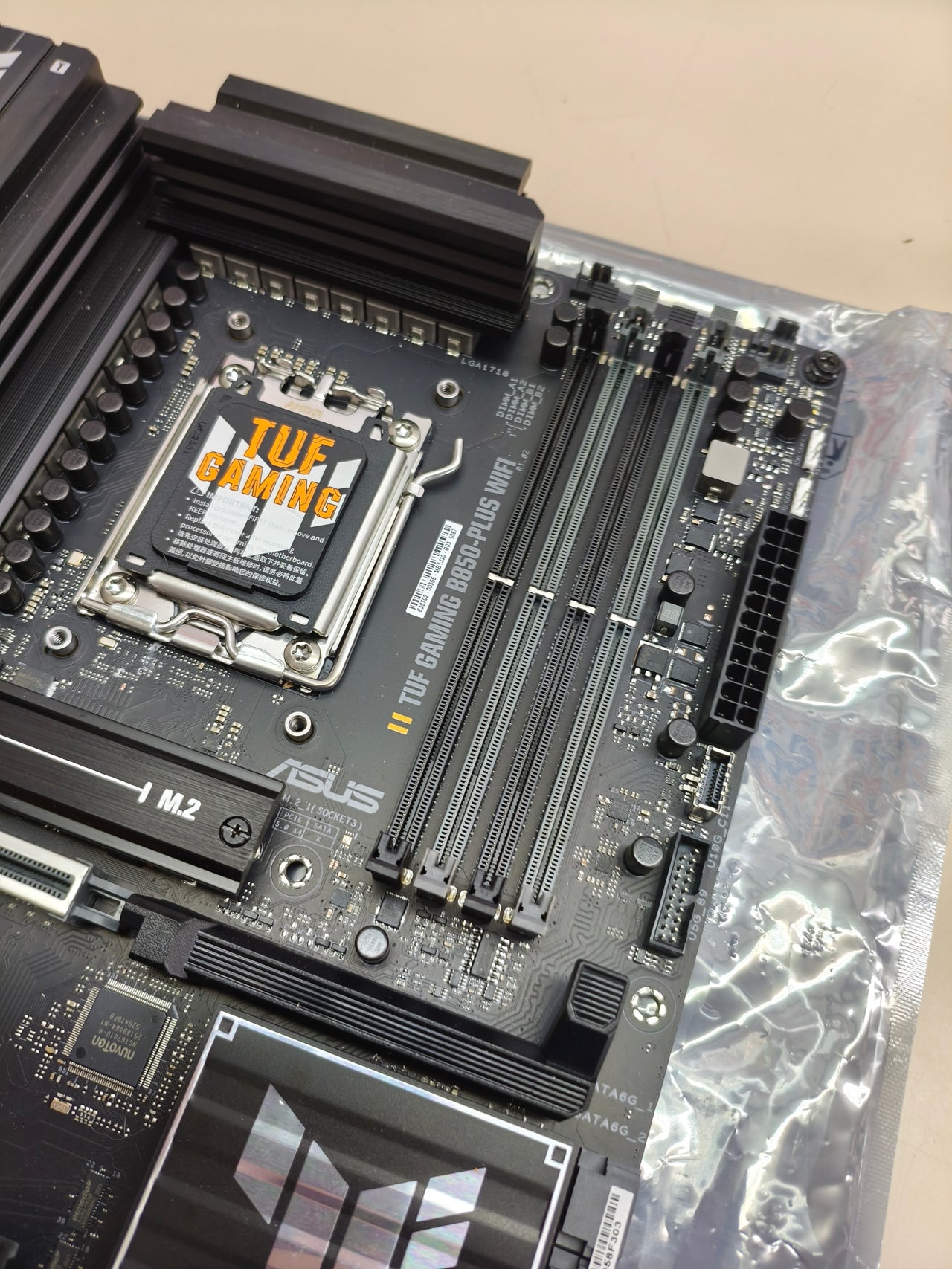 Placa base ASUS TUF GAMING B850-PLUS WIFI ATX para AMD Ryzen DDR5