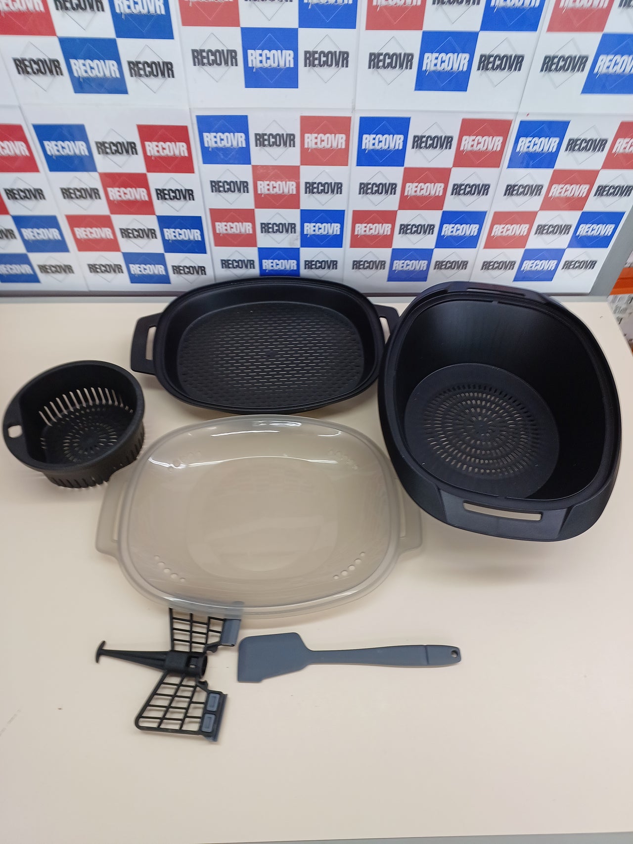 Cecotec Robot de Cocina Multifunción Mambo Touch con Jarra Habana. 1600 W, 37 Funciones, Pantalla Táctil TFT 5" con Recetario Integrado, 3,3 Litros, APP, Báscula y Jarra de Acero Inox + Habana