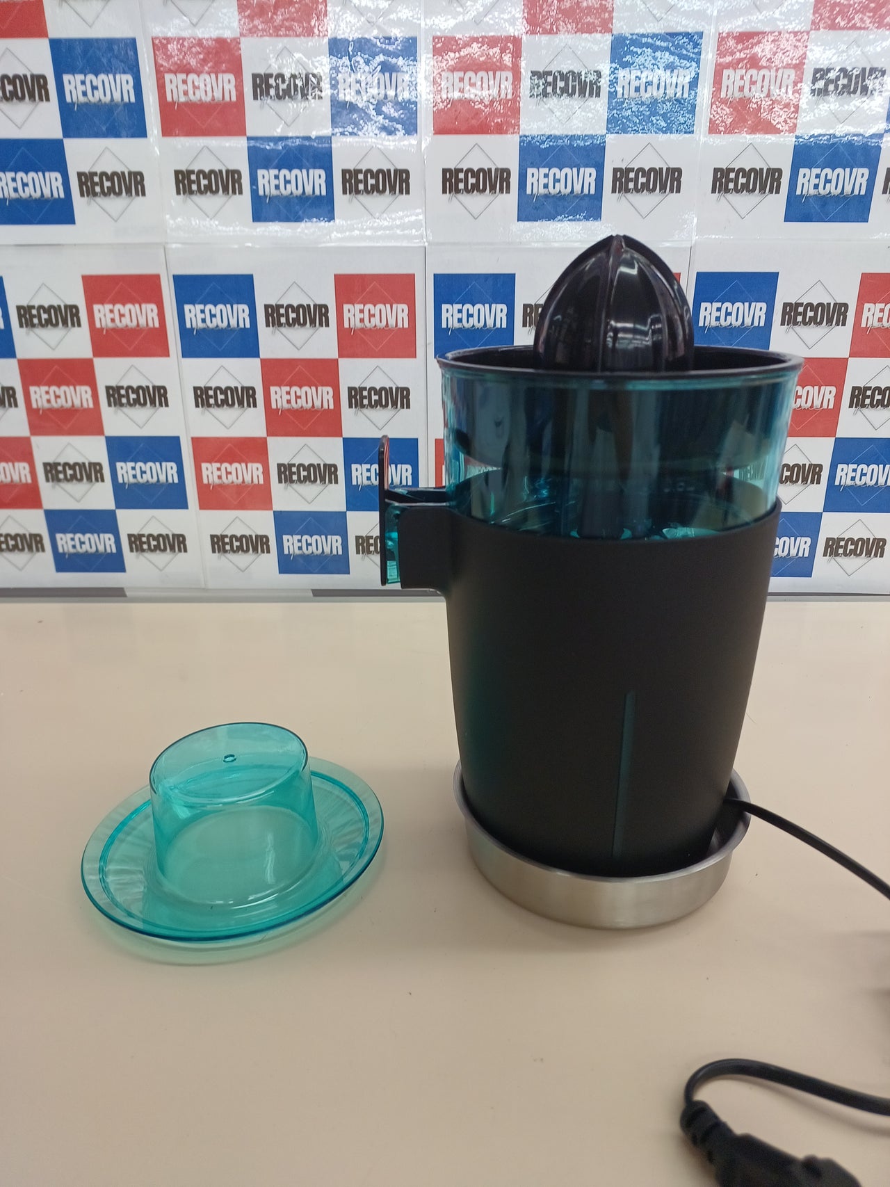 Exprimidor torre 800W pulpa ajustable Zitrus Tower Cecotec