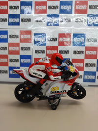 Motocicleta Ducati Desmosedici GP (Casey Stoner #4) – Moto radiocontrol a escala 1:9NewRay 88815