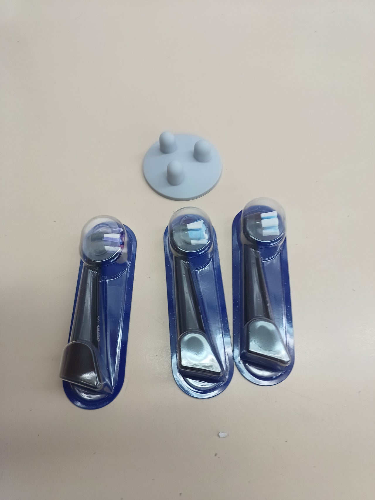 Cepillo eléctrico iO5 negro con 3 cabezales Oral-B