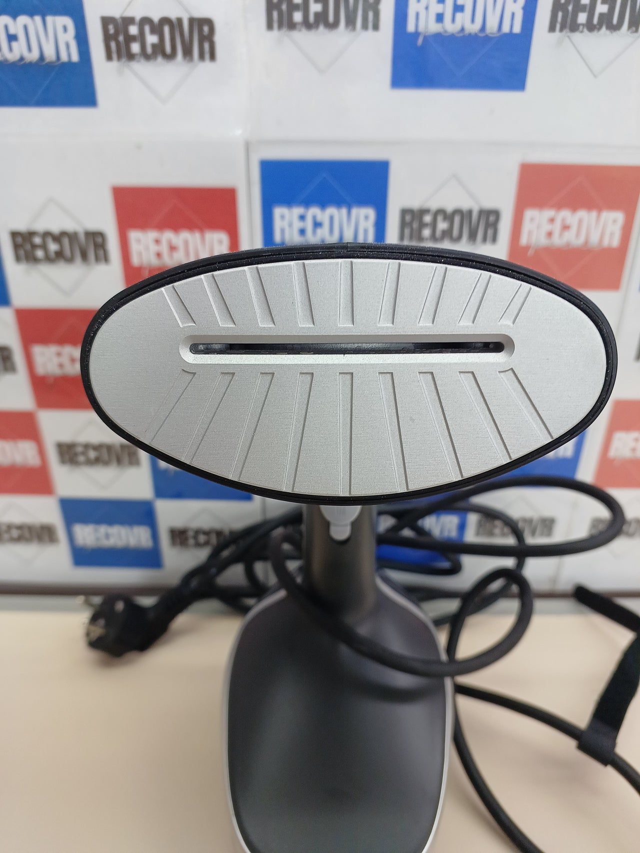 Plancha vertical 1600 W, elimina arrugas y olores ROWENTA