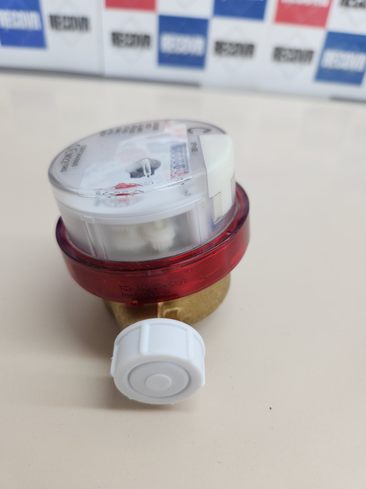Medidor 15 mm  Agua Caliente SOMATHERM – Chorro Único, Rosca 20/27, Lectura 8 Dígitos, MID, Esfera Orientable, Sensor de Pulso