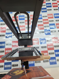 Raclette Cheese&Grill 60oW 6000 Black. Potencia, Función Grill, Acabado Acero INOX, Termostato Regulable, 2 espátulas de Madera, Parrilla Superior Antiadherente Cecotec