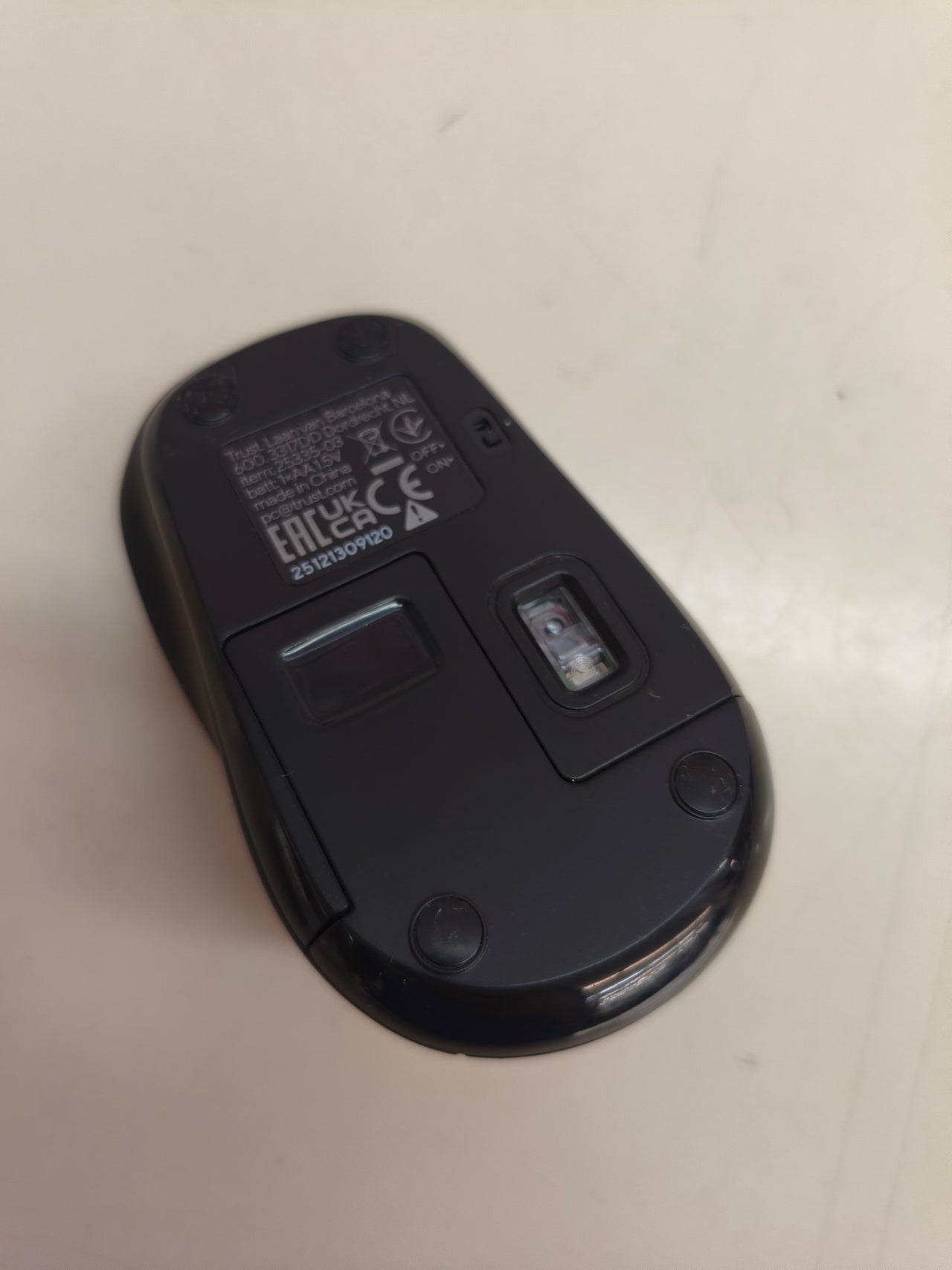 Ratón inalámbrico Trust silencioso, 800–1600 DPI, negro
