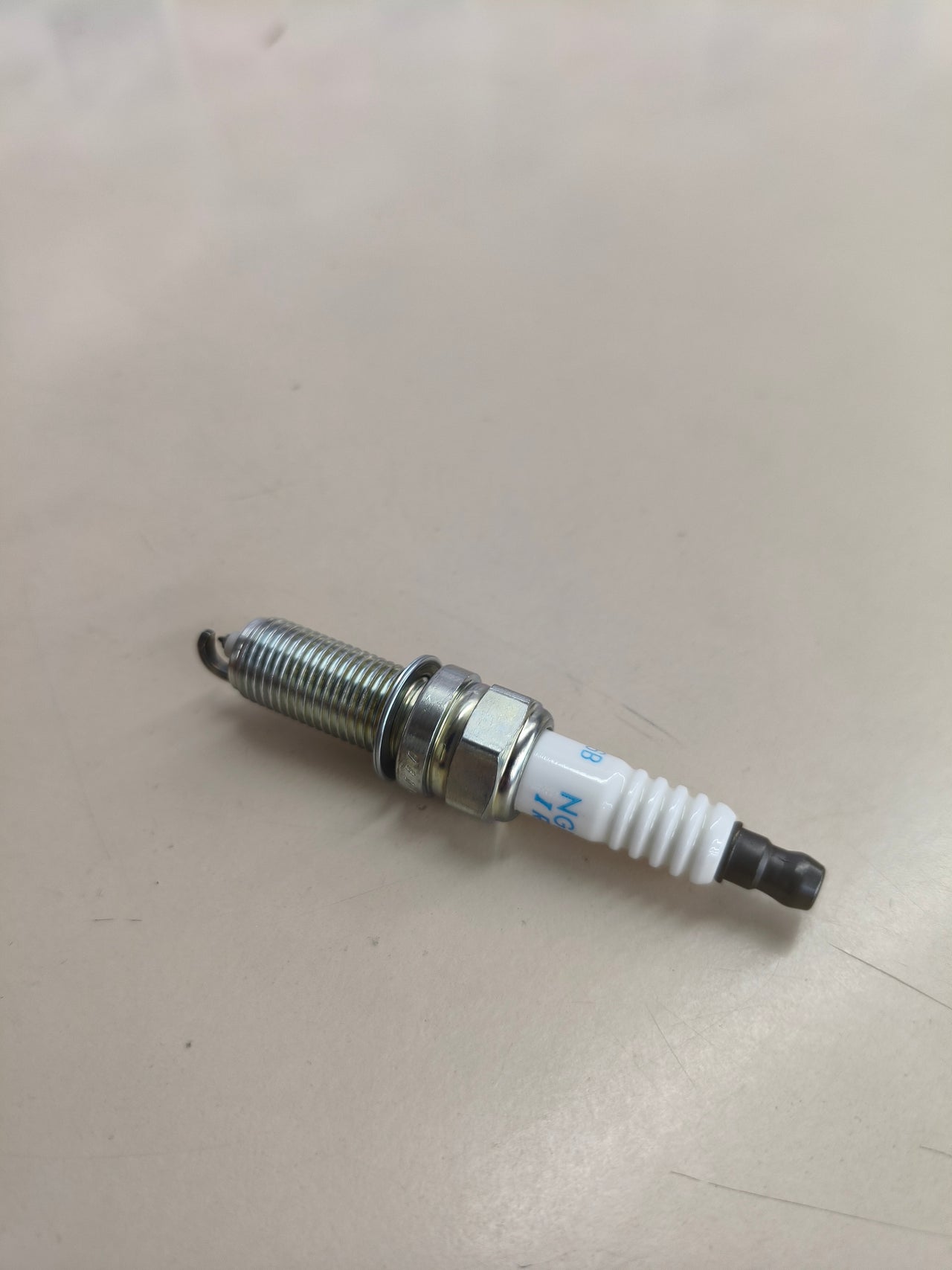 Bujía de encendido NGK Laser Iridium SILZKR6B10E 93815