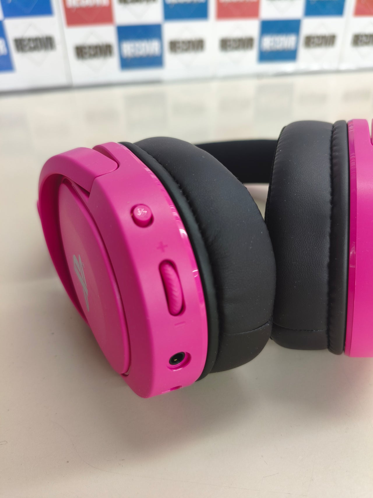 Auriculares gaming Trust Forta para PS5 con licencia oficial