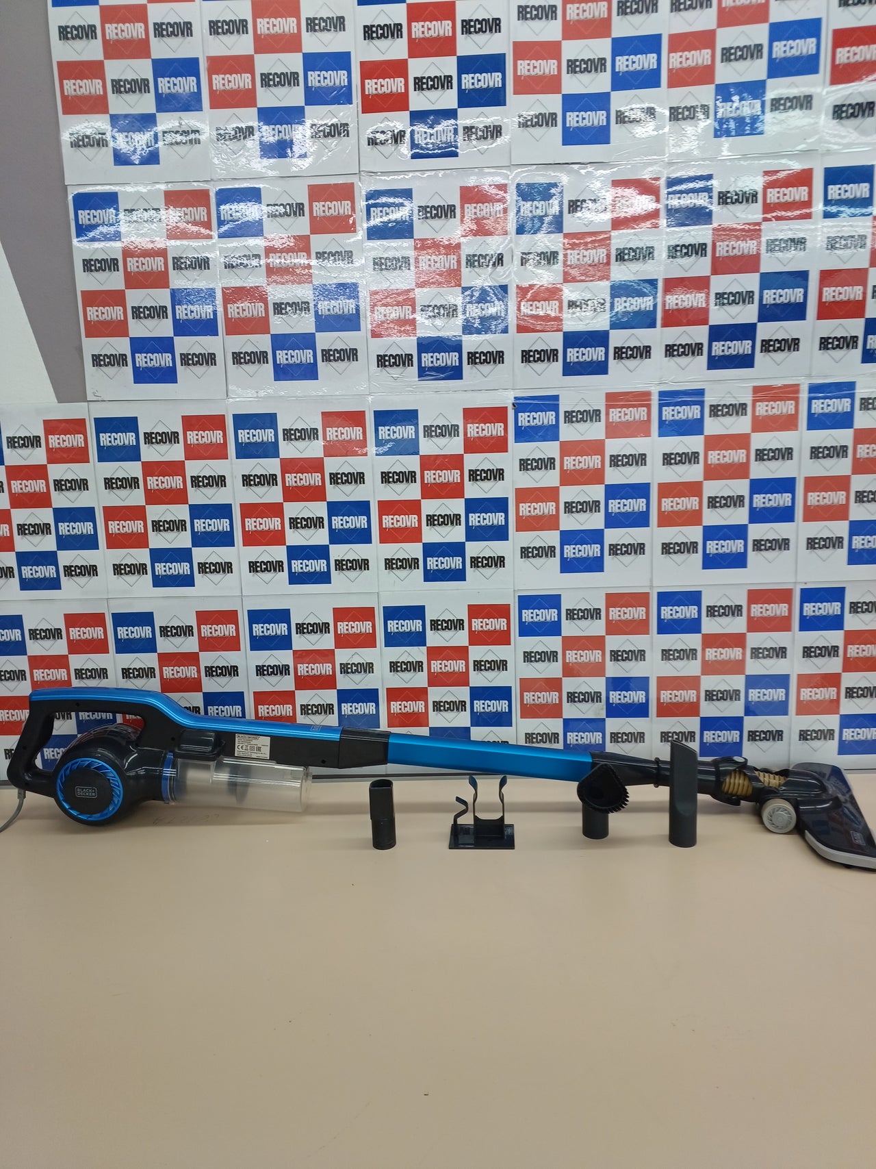 Aspirador 600 W, Escoba Black+Decker BXVMS600E , sin Bolsa, Gris Oscuro