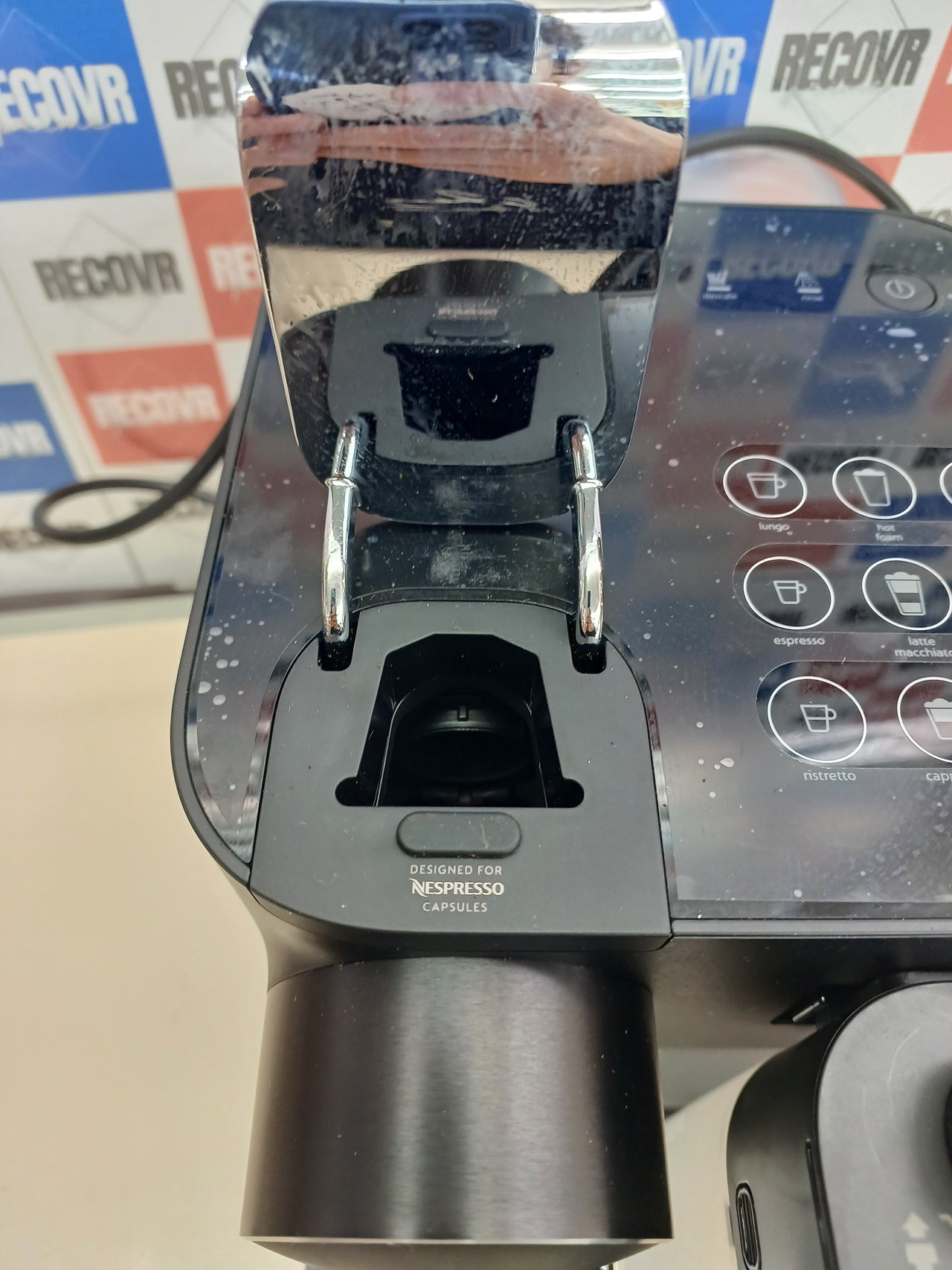 Cafetera cápsulas 19 bar con espuma automática - Nespresso