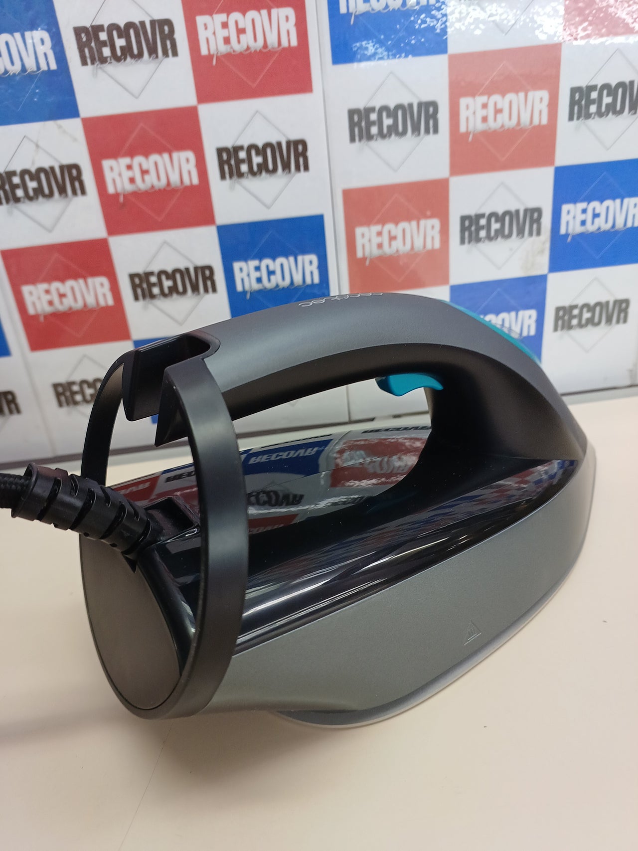 Centro de planchado 3200W 8 bar vapor potente – Cecotec