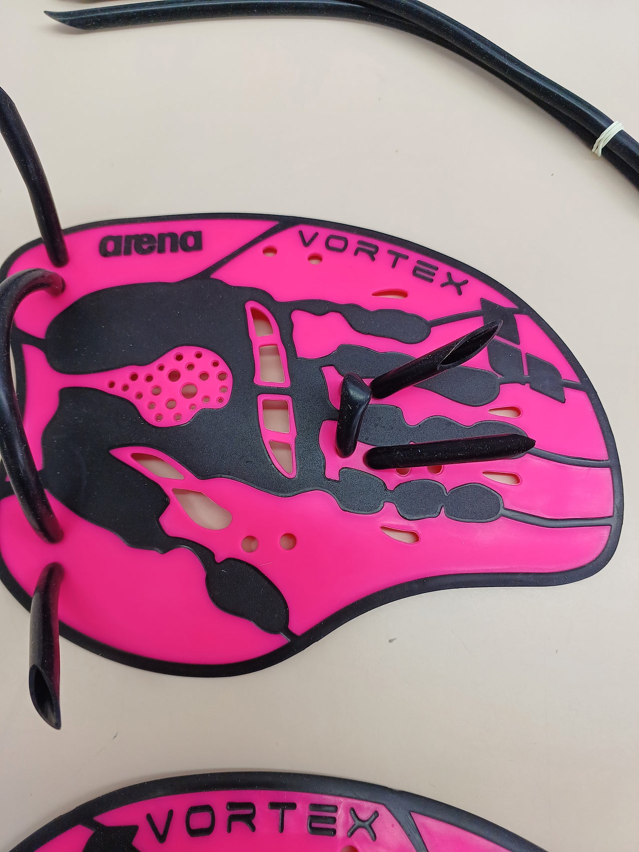 arena Vortex Tablas de Natación, Accesorio de Entrenamiento para Piscina, Palas de Piscina con Correas Ajustables, Sin PVC