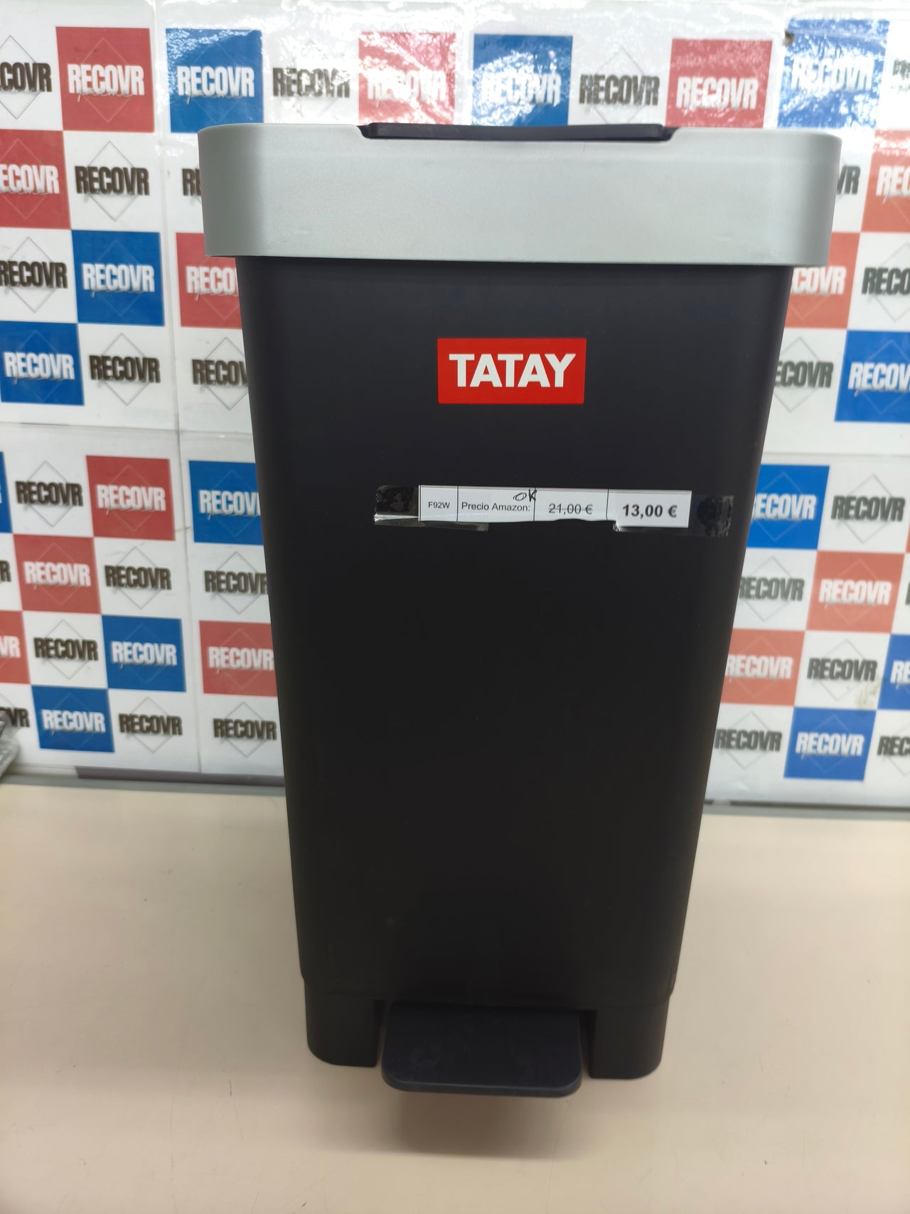 Cubo de basura con pedal Tatay Smart 25 L negro