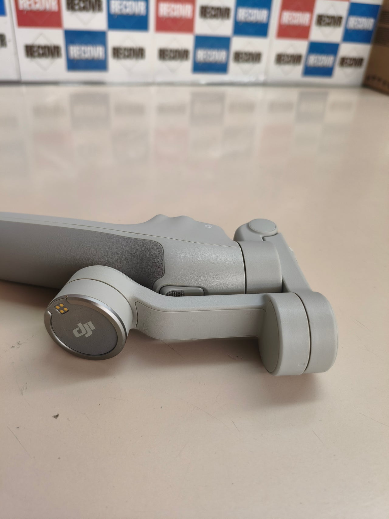 DJI Osmo Mobile 7, gimbal 3 ejes para móvil