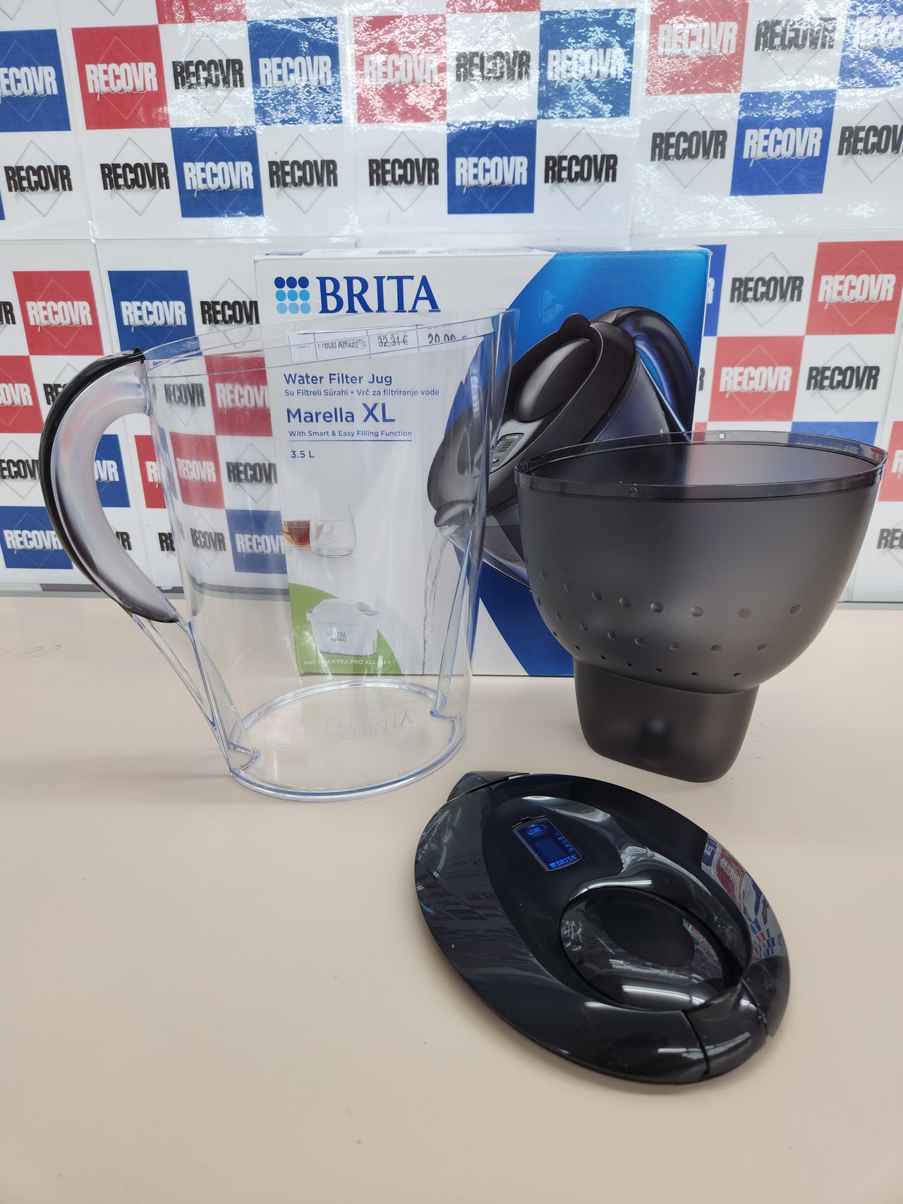 Jarra Filtro Agua2.4L Marella  jarra adaptable al frigorífico con LTI digital y tapa abatible que reduce cloro, cal e impurezas.BRITA