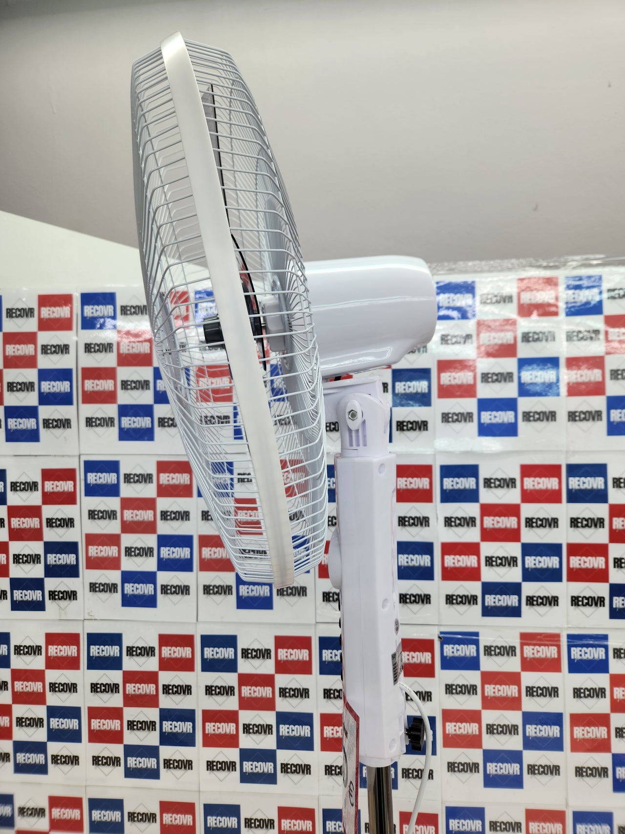 Ventilador de pie Spark 18" con mando, 65W, 5 aspas aluminio, altura regulable, silencioso S-18SF/R1