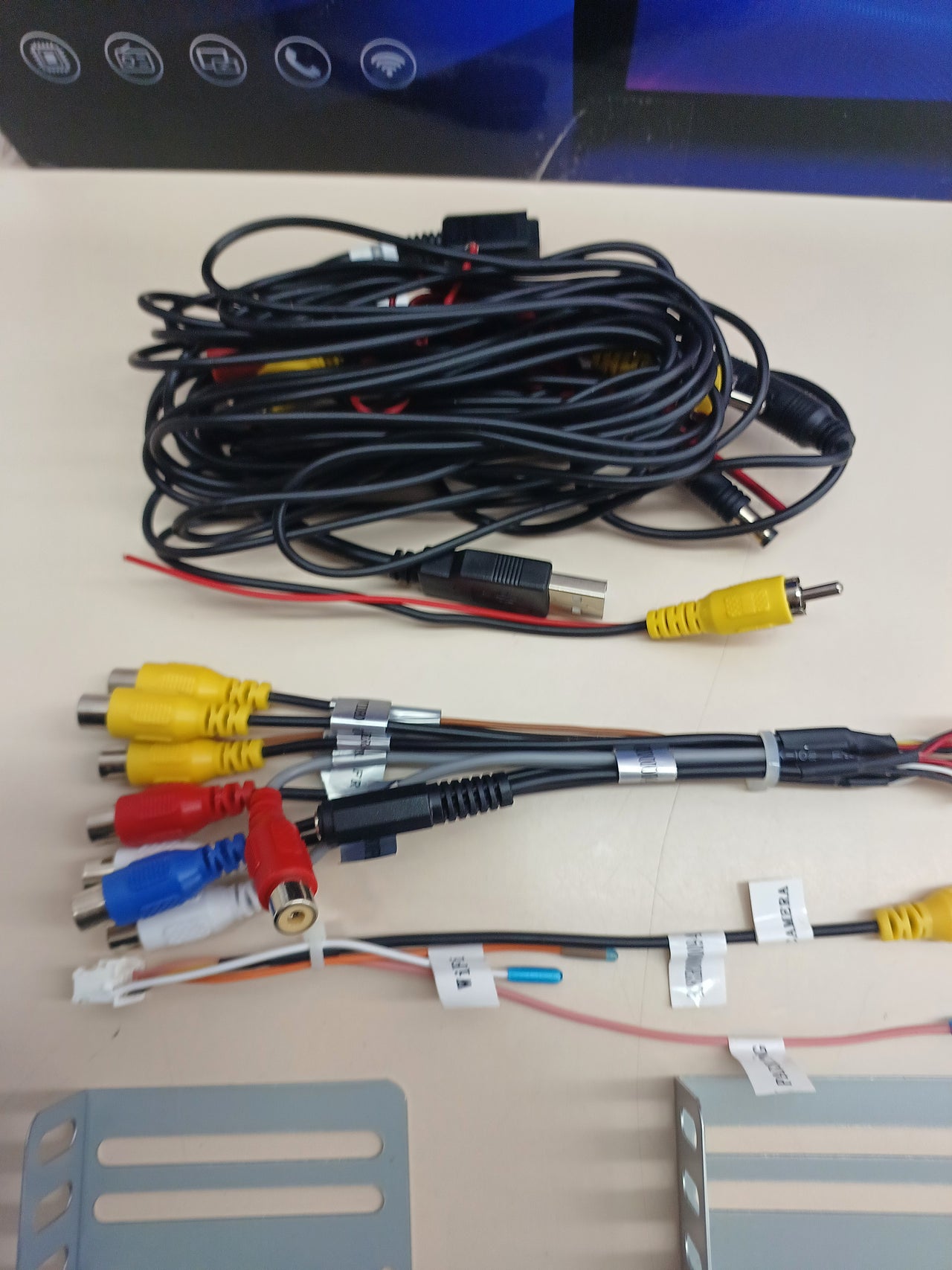 Autoradio 9" Android 14 con GPS y 4G - YUNTX