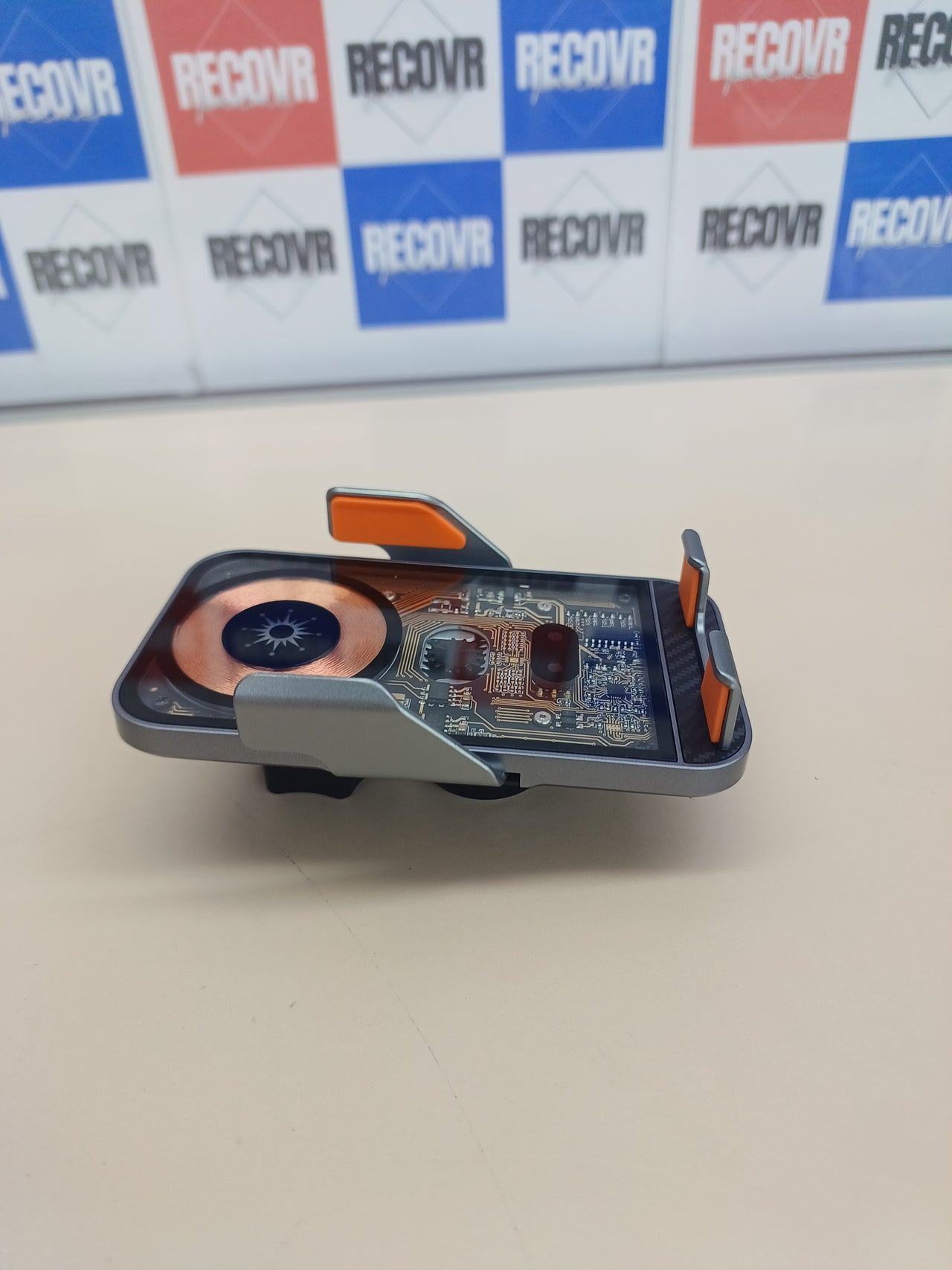 Soporte para Móvil con Cargador Inalámbrico 15W C-10