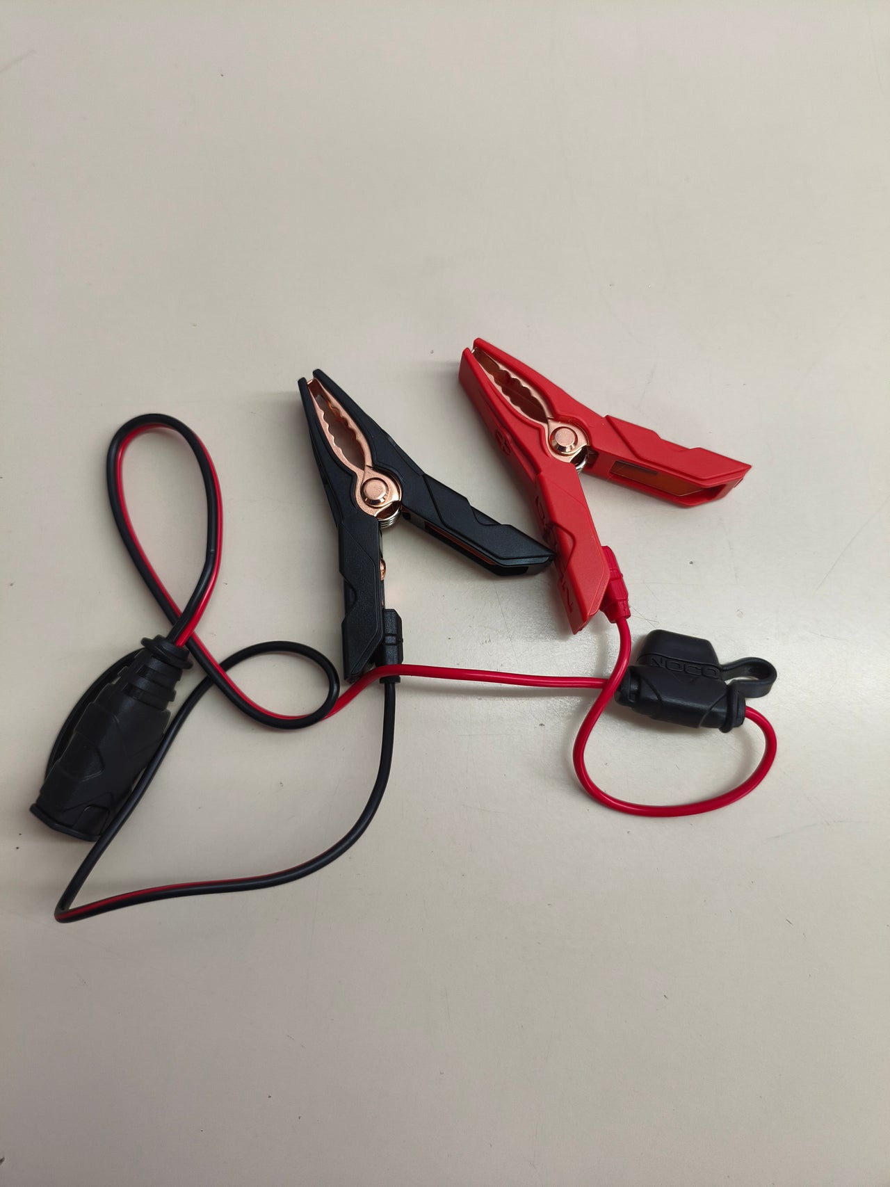 Cargador inteligente NOCO GENIUS1 1A para baterías 6V y 12V