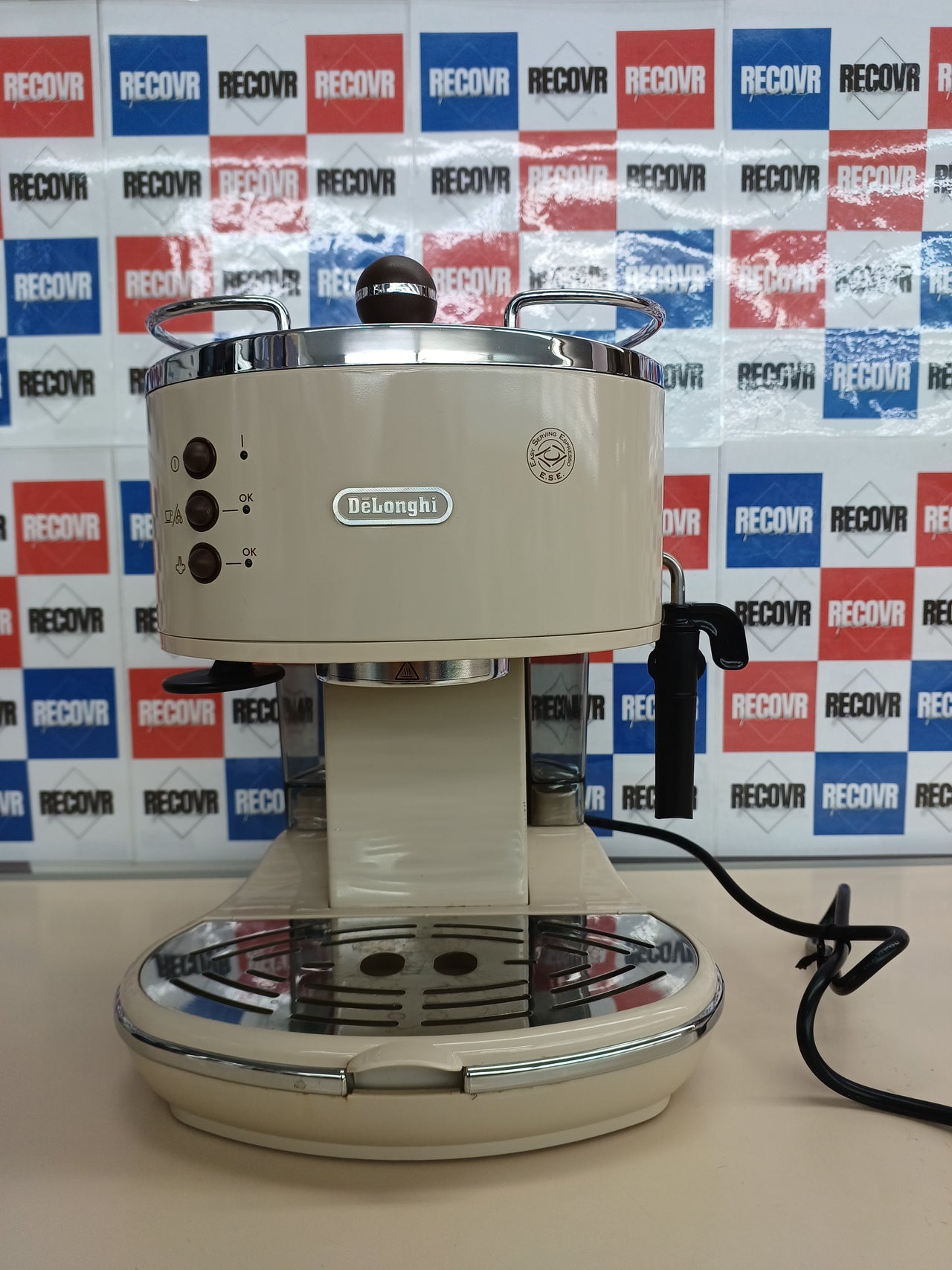 Cafetera Espresso 1,4 L, 1100 W, 2 Cups De'Longhi