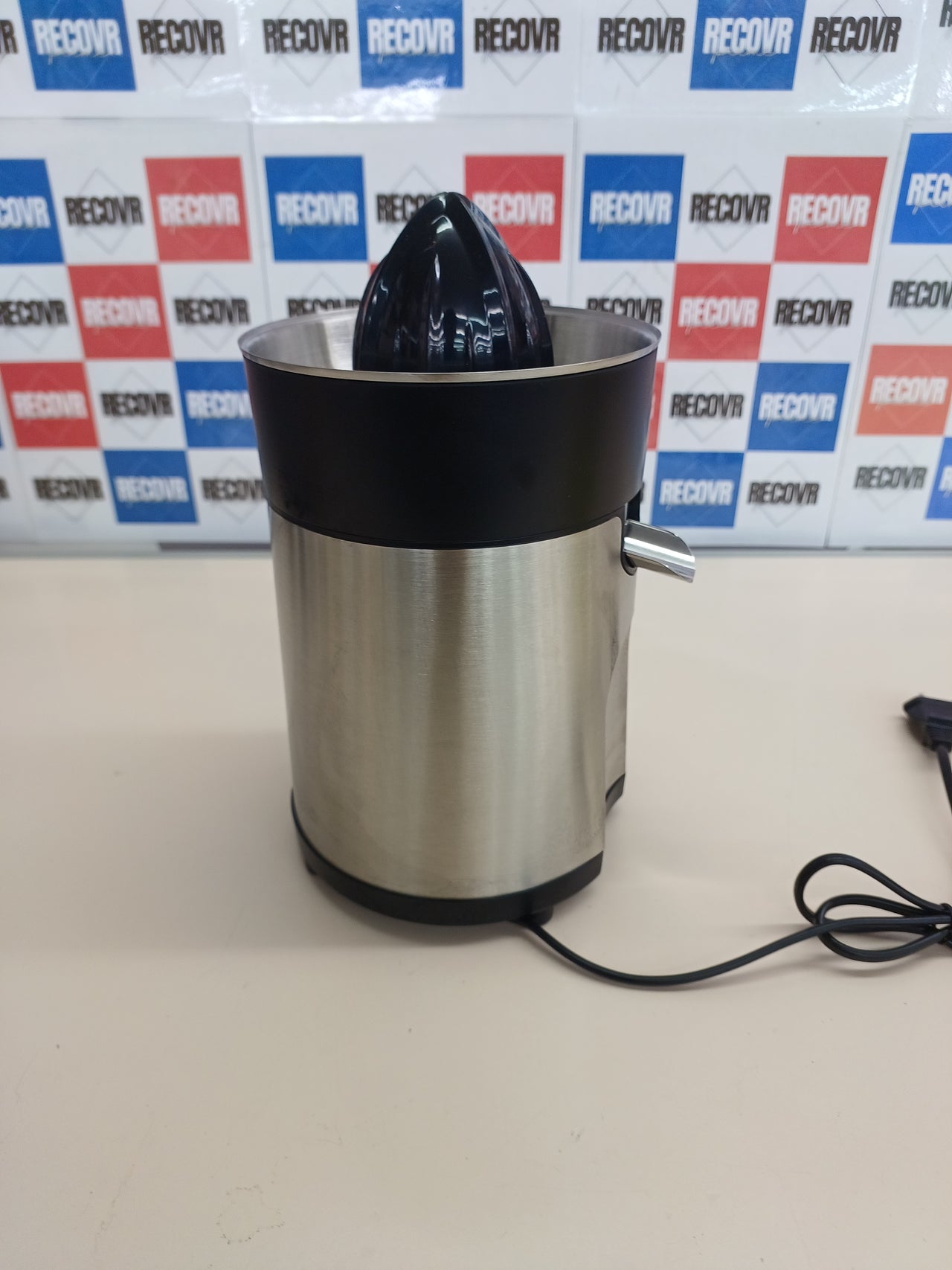 Exprimidor 85W con 2 conos y colador extraíble WMF