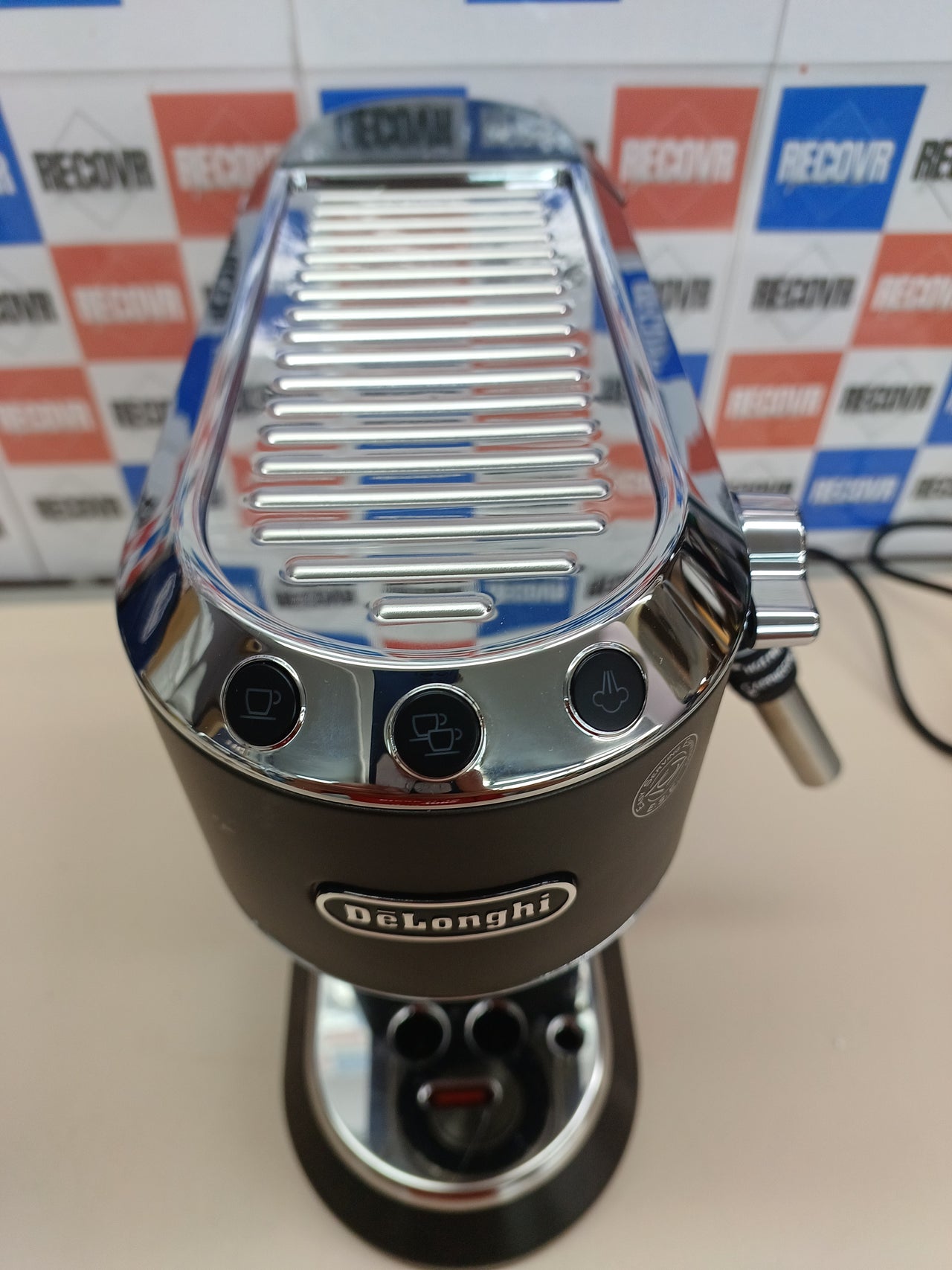 Cafetera espresso bomba acero inox 1,3 L – De’Longhi