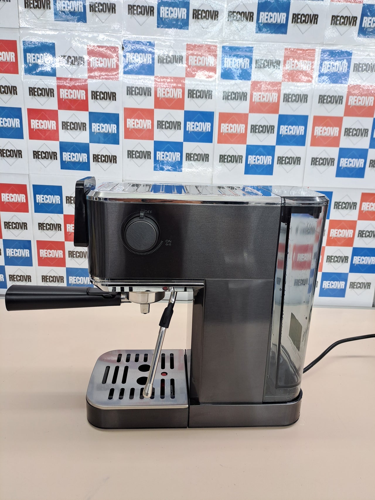 Cafetera Cecotec  express para espresso y cappuccino Cafelizzia ColdBrew.